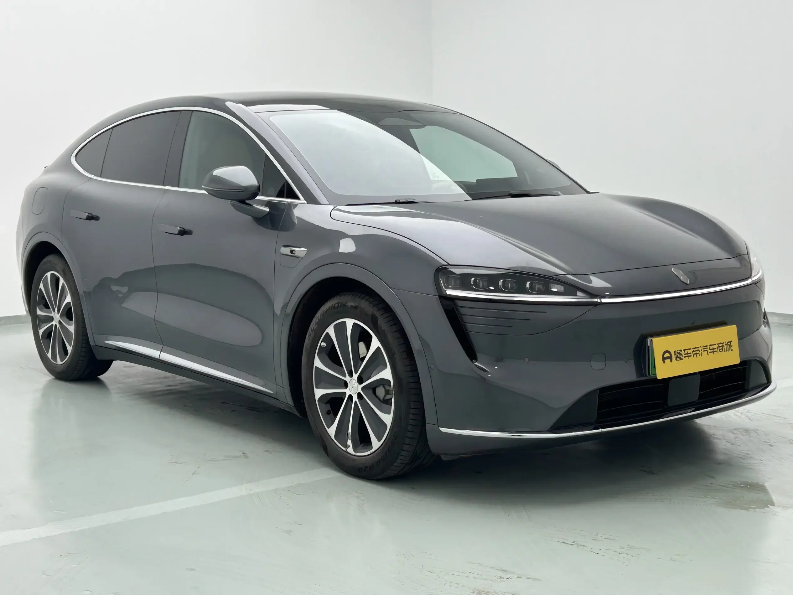 Luxeed Zhijie R7