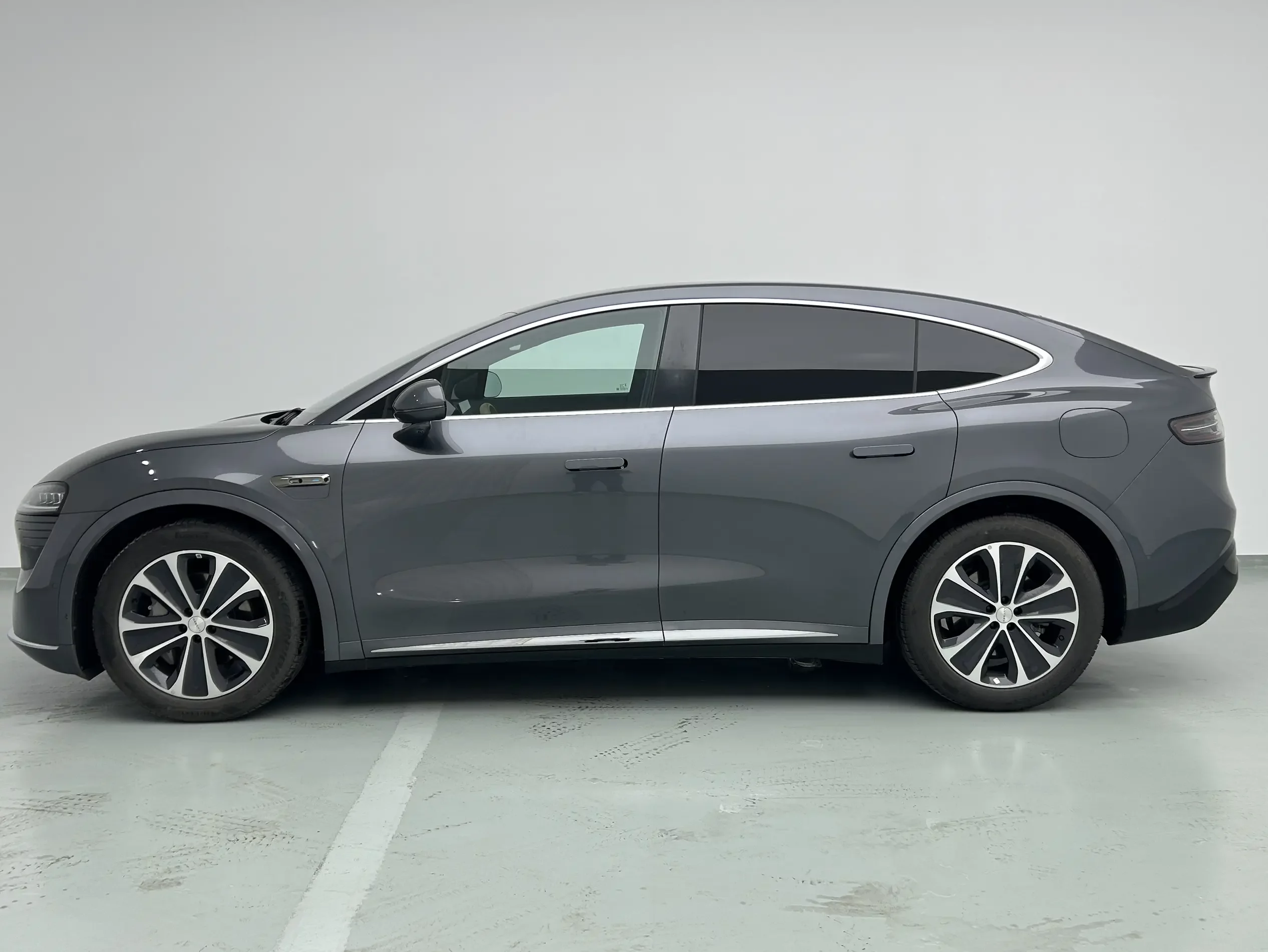 Luxeed Zhijie R7