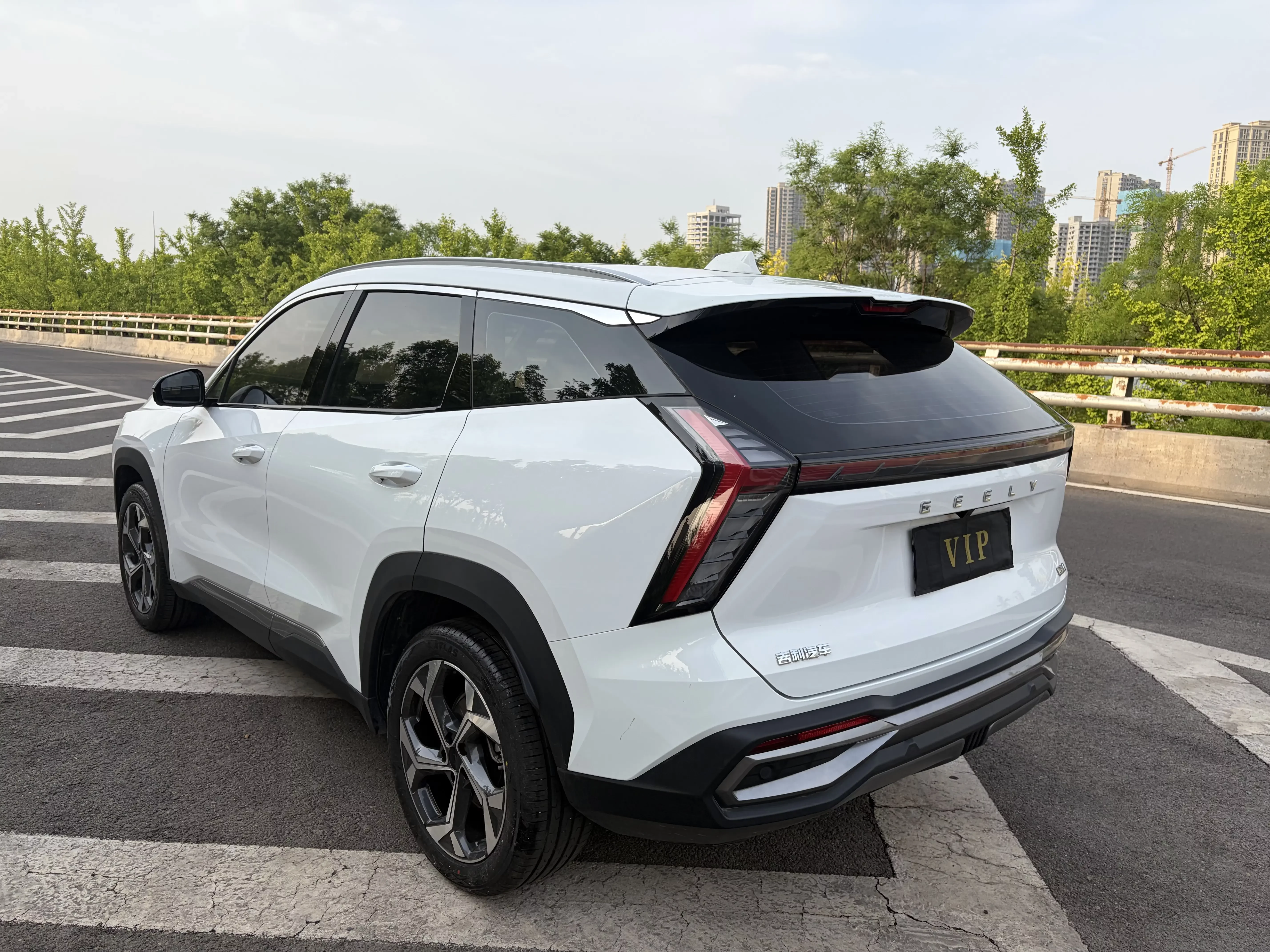 Geely Atlas L
