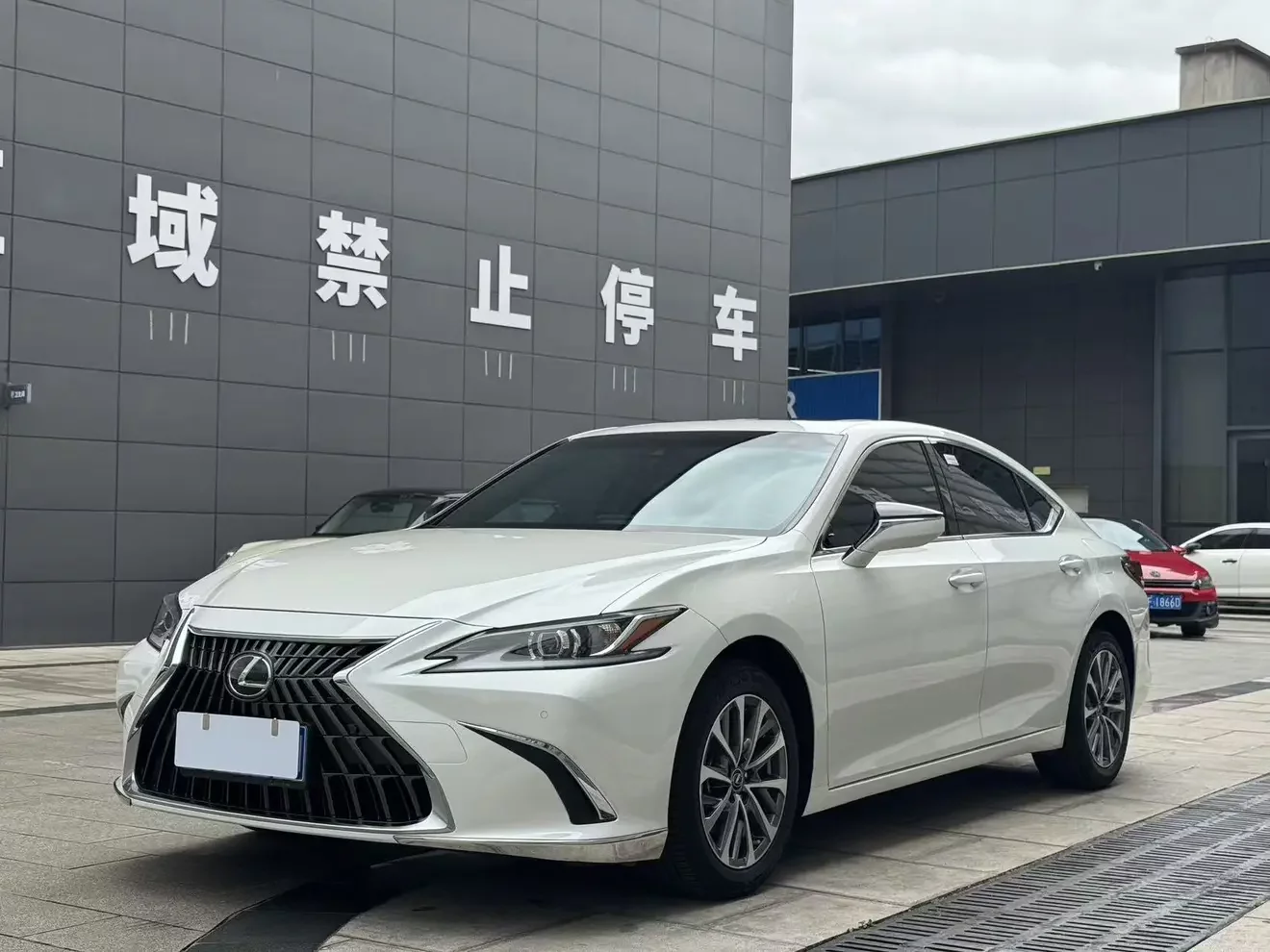 Lexus ES