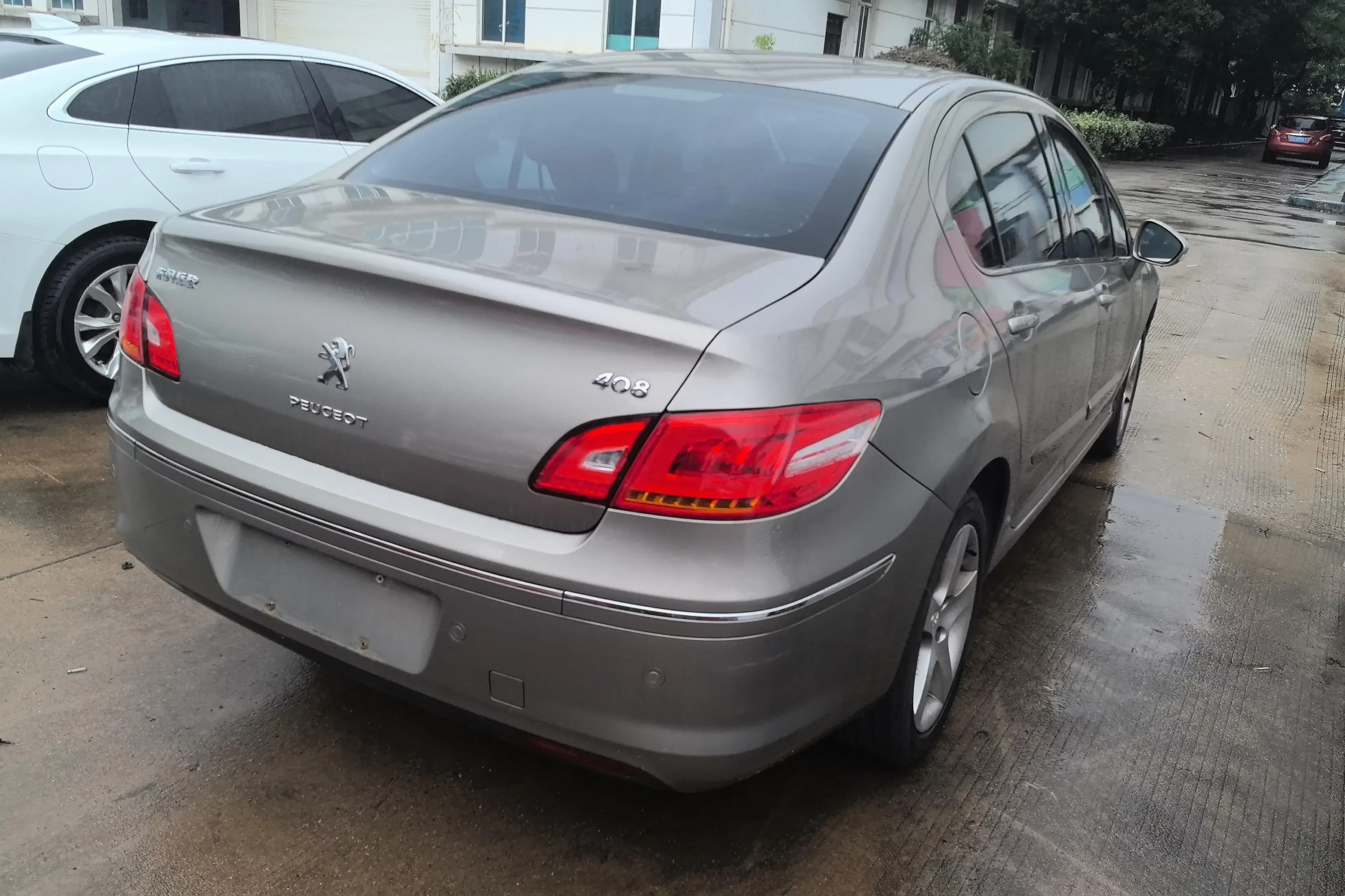Peugeot 408