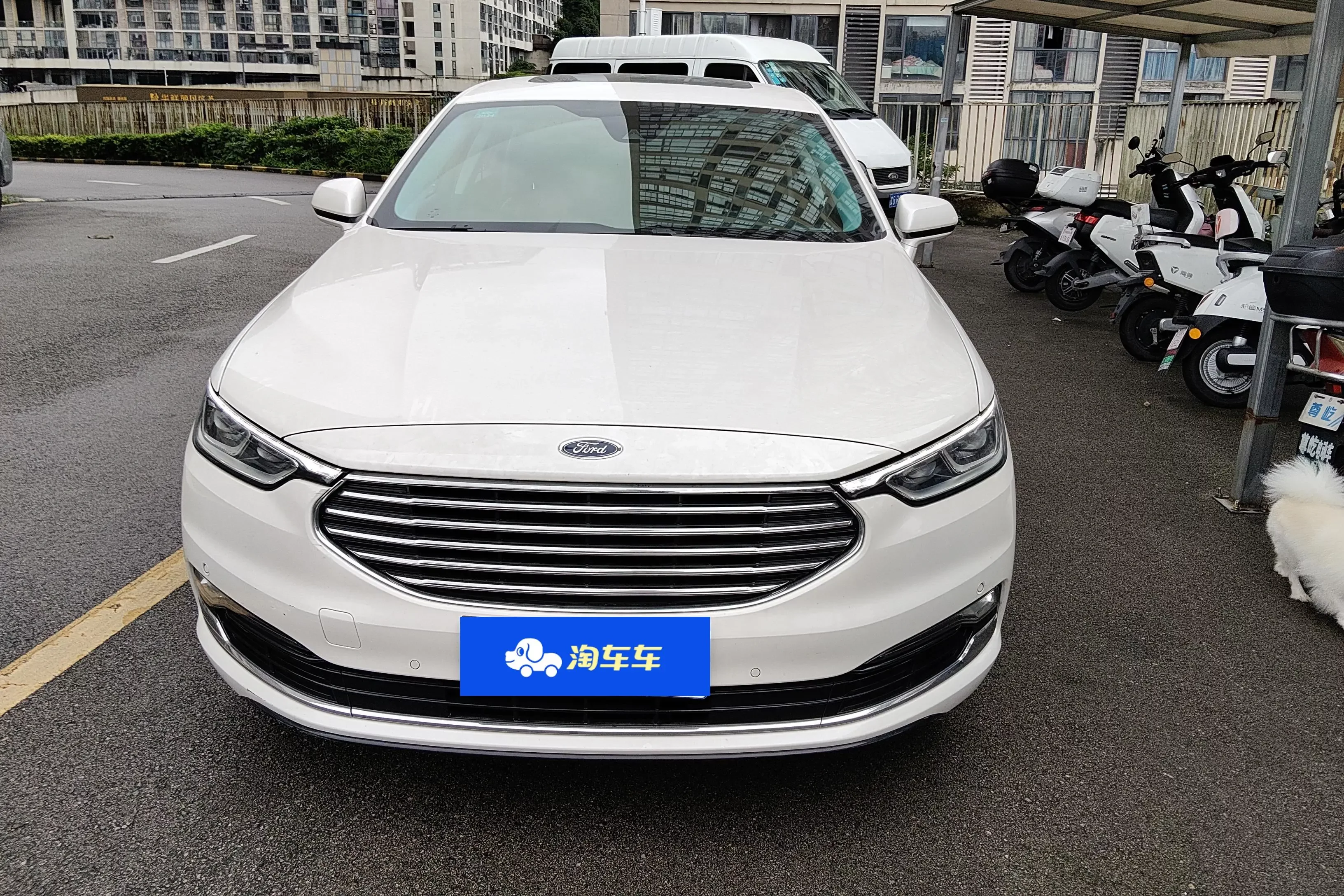 Ford Taurus