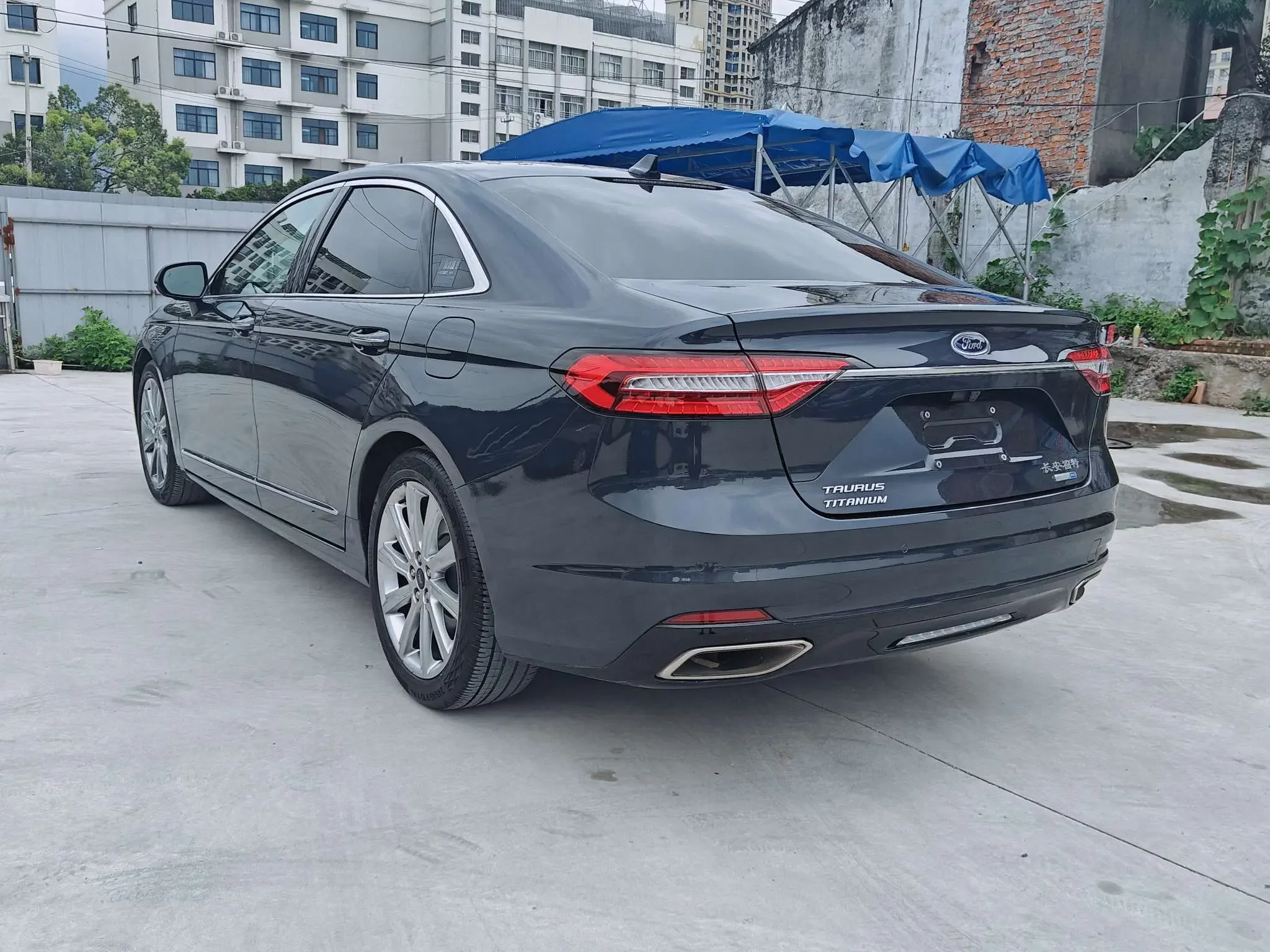 Ford Taurus