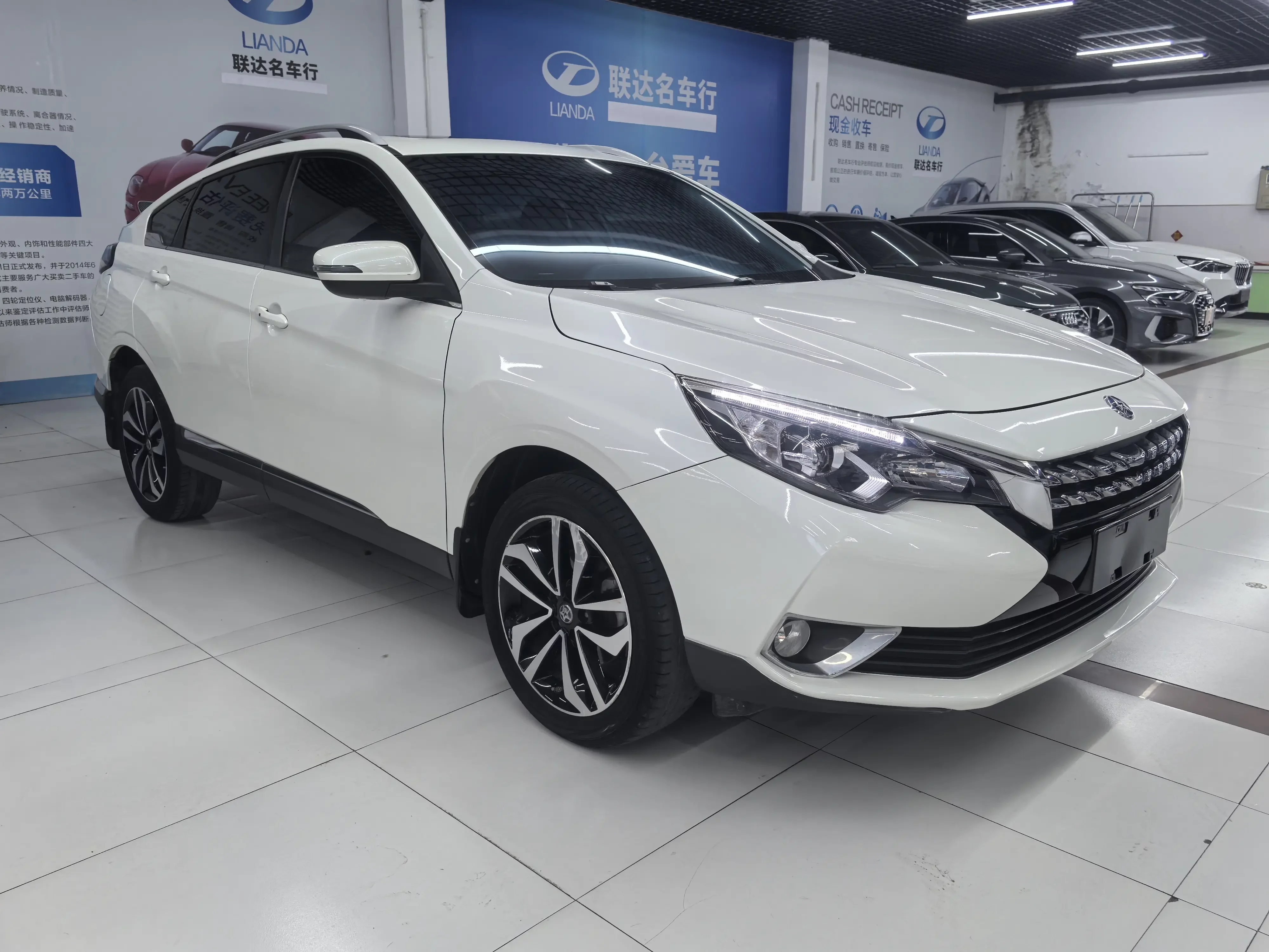 Kai Chen Venucia T90