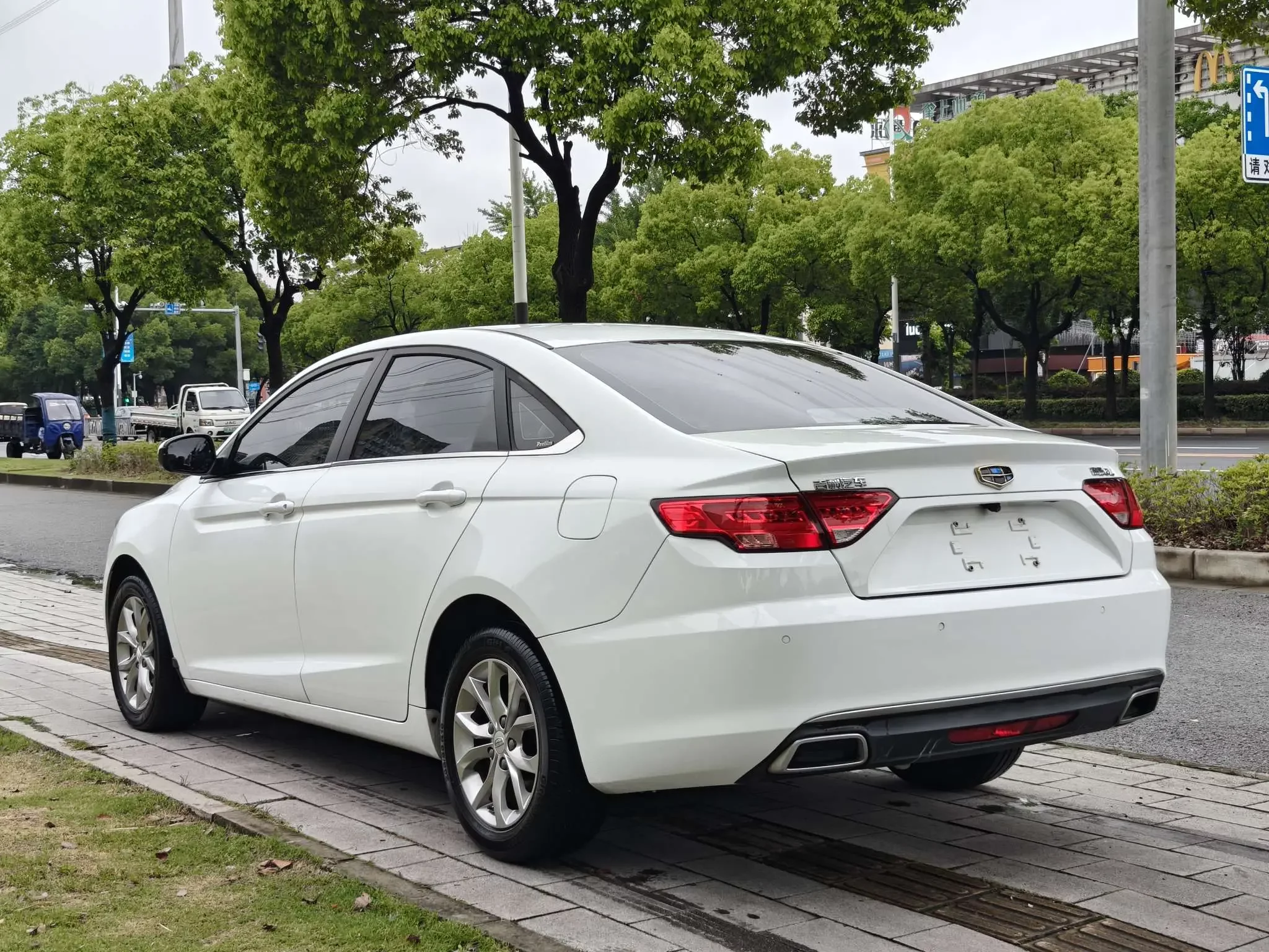 Geely Emgrand GL