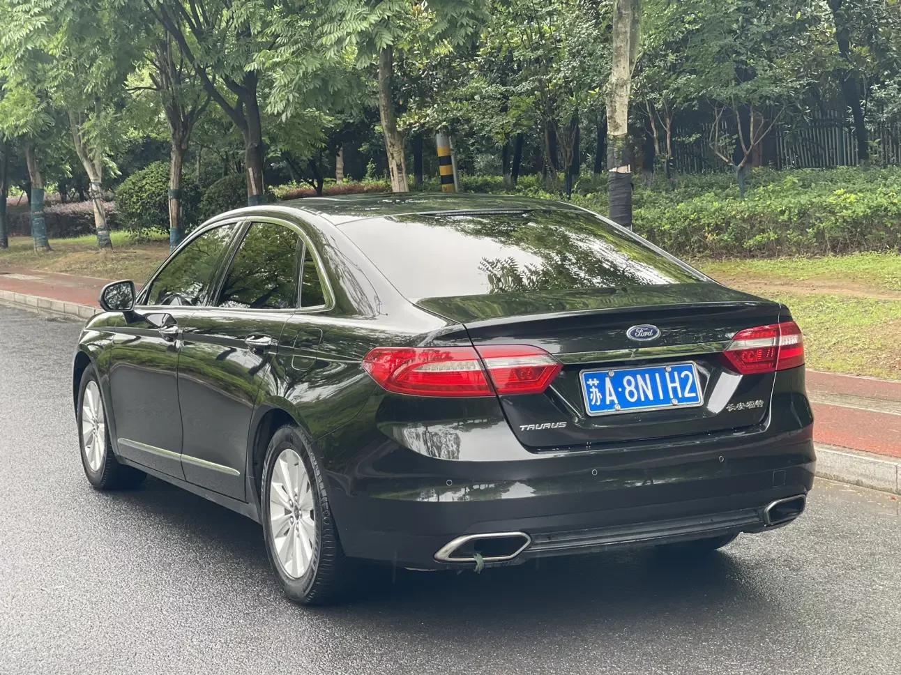 Ford Taurus