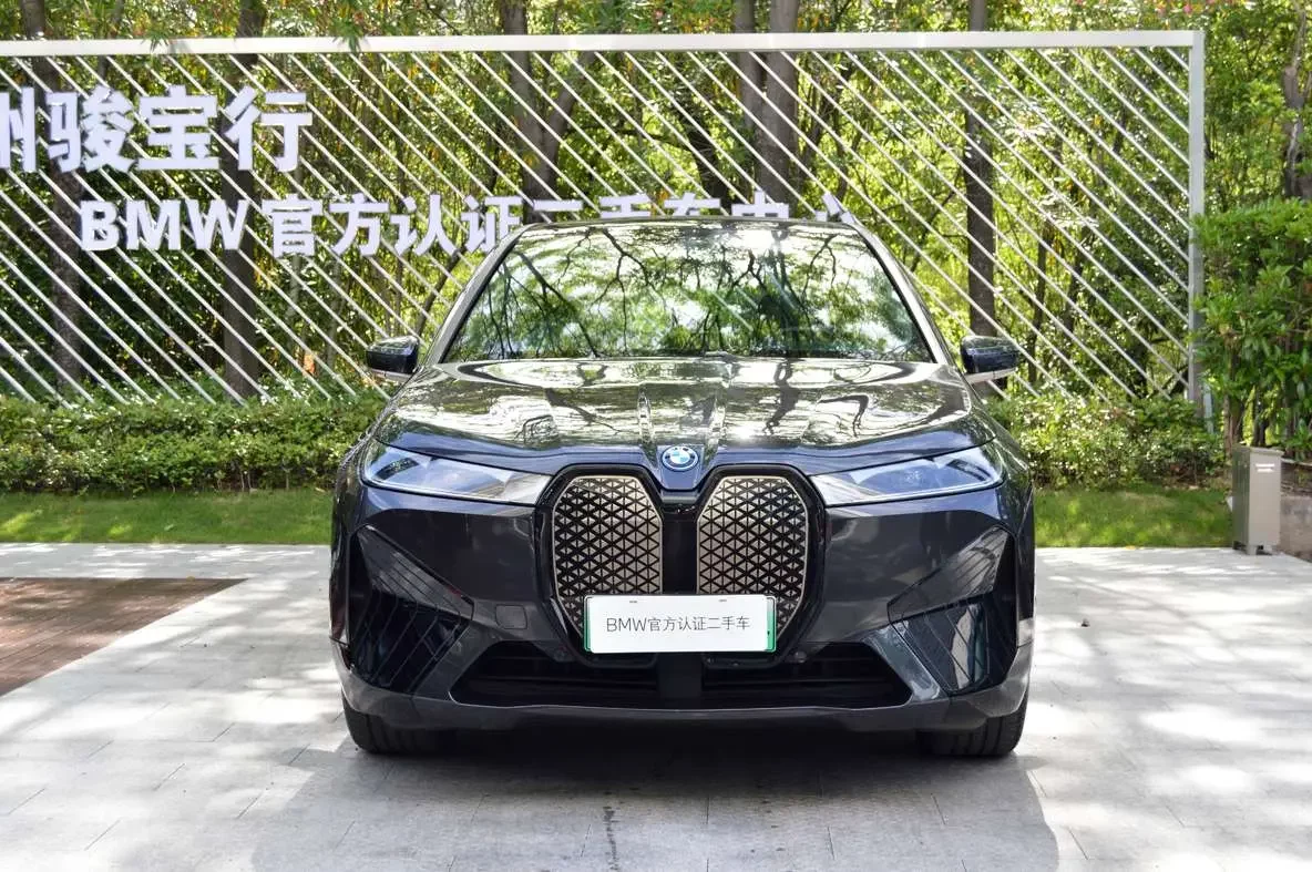 BMW iX