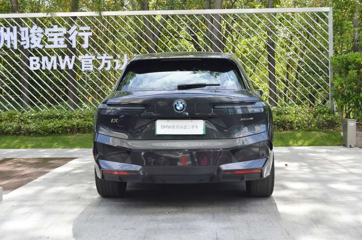 BMW iX