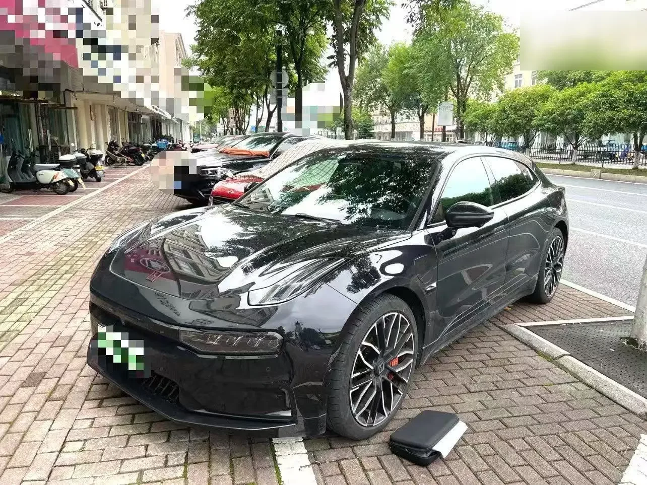 ZEEKR 001