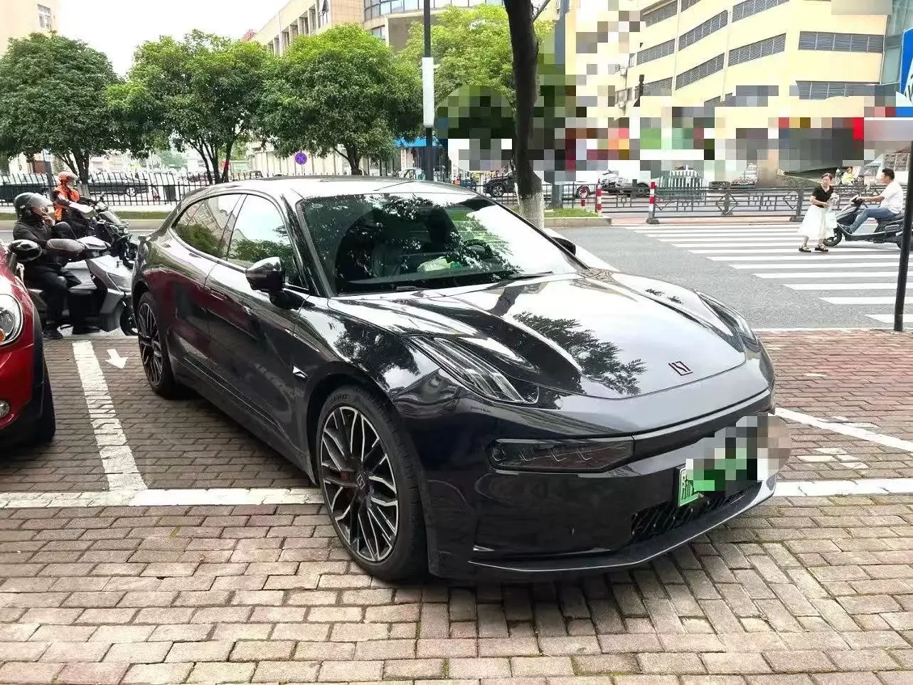 ZEEKR 001
