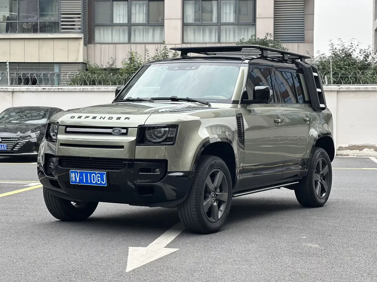Land Rover guard