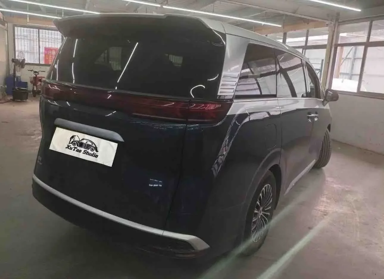 Denza D9 DM