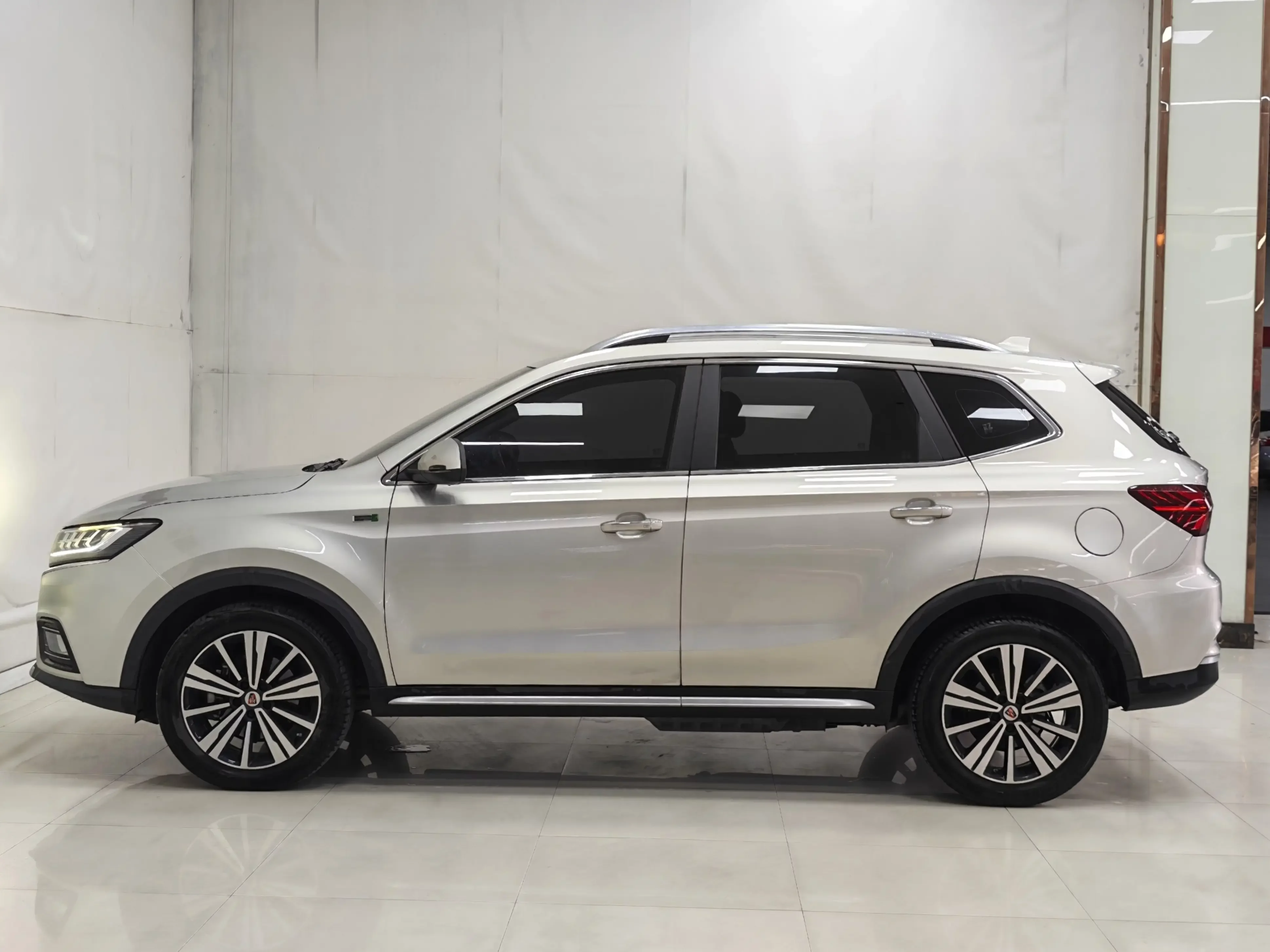 Roewe eRX5