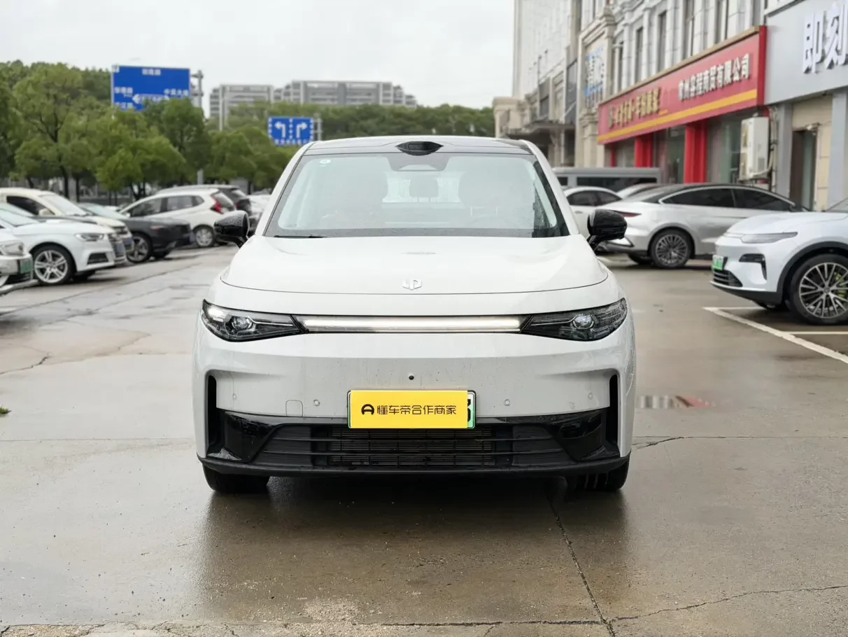 Leapmotor Zero running C10