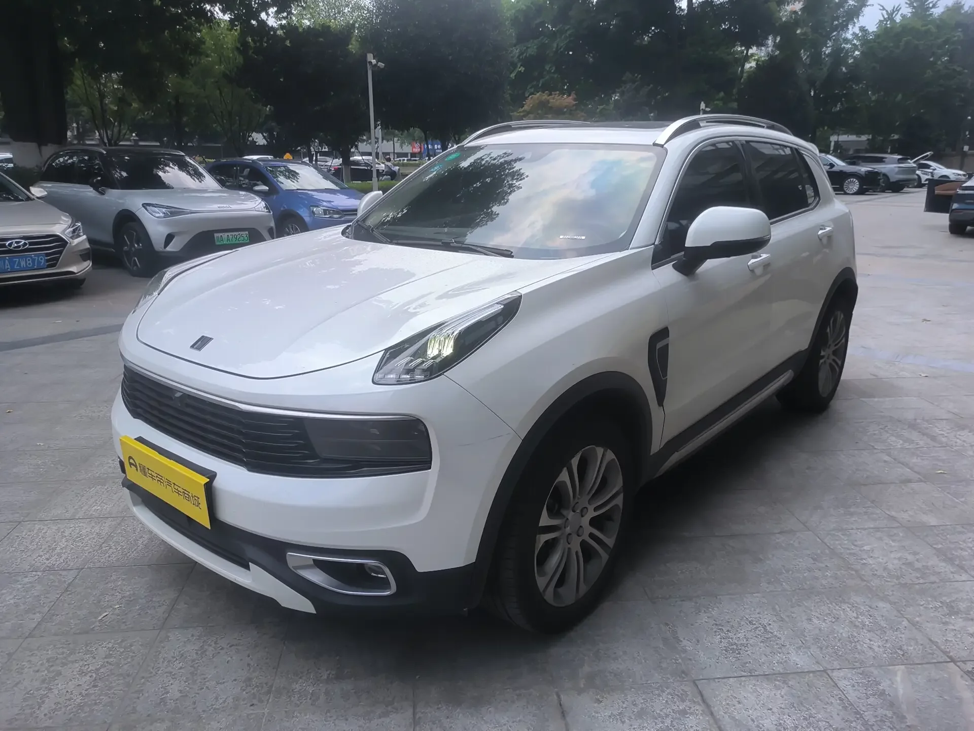 Lynk & Co 01