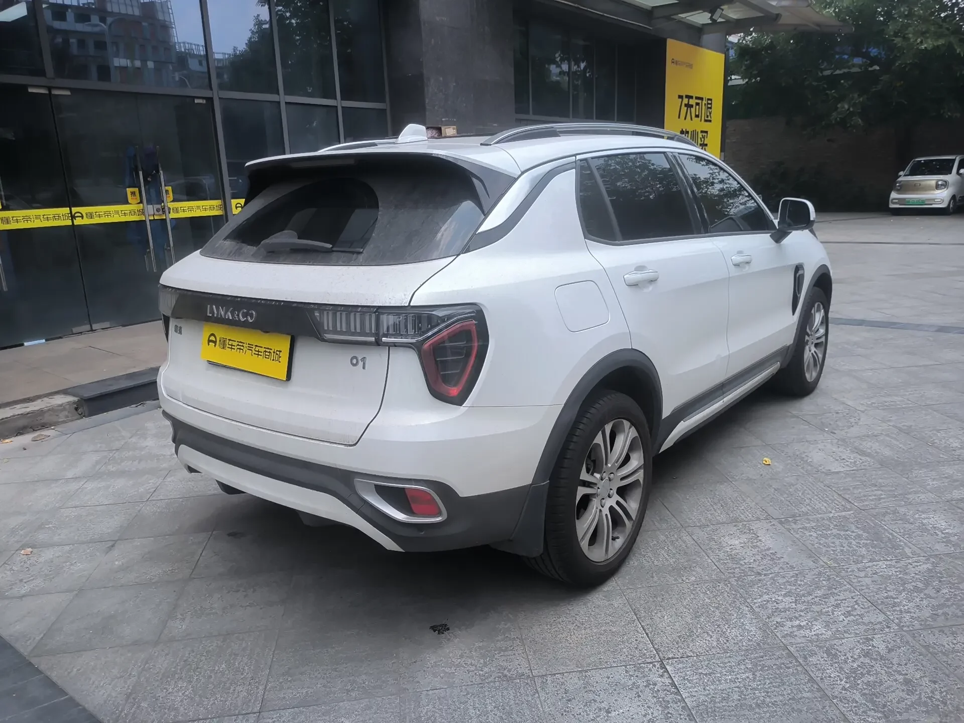 Lynk & Co 01
