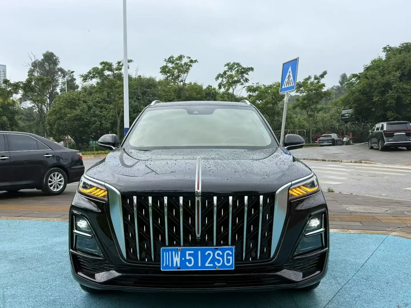 Hongqi HS5