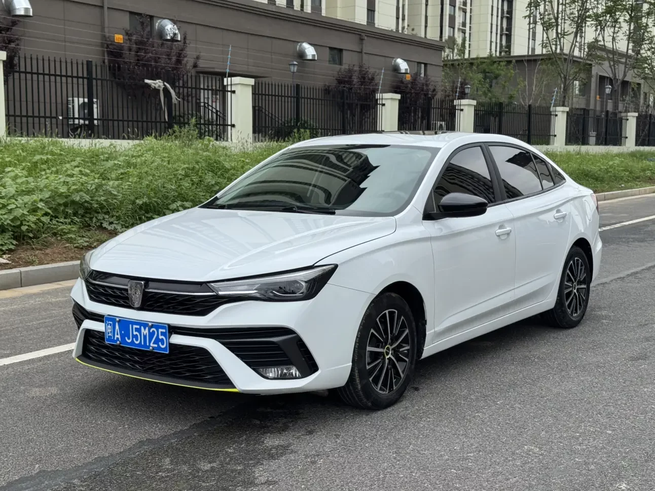 Roewe i5