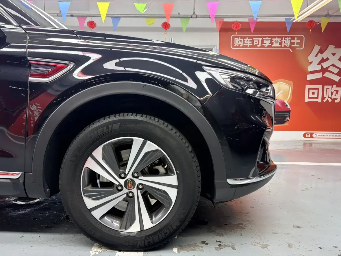 Hongqi HS5