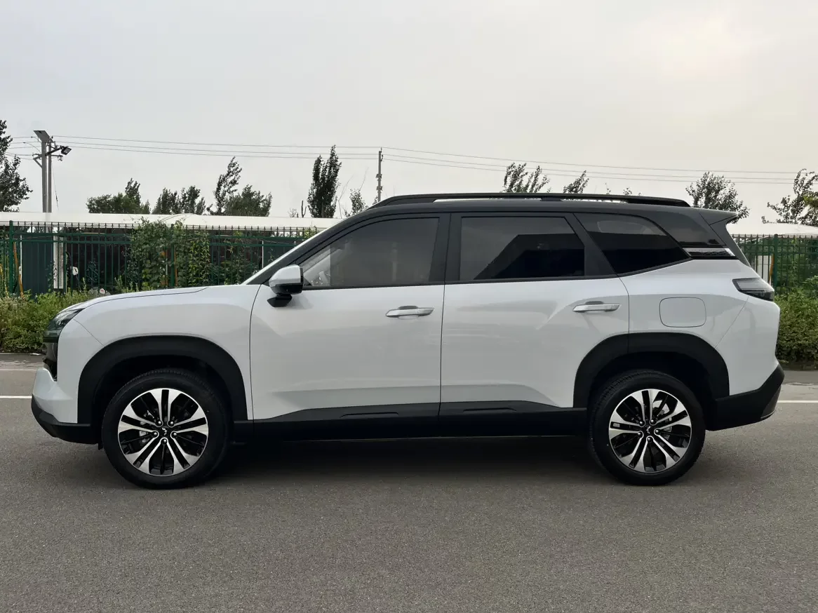 Wuling Starlight 560 PHEV