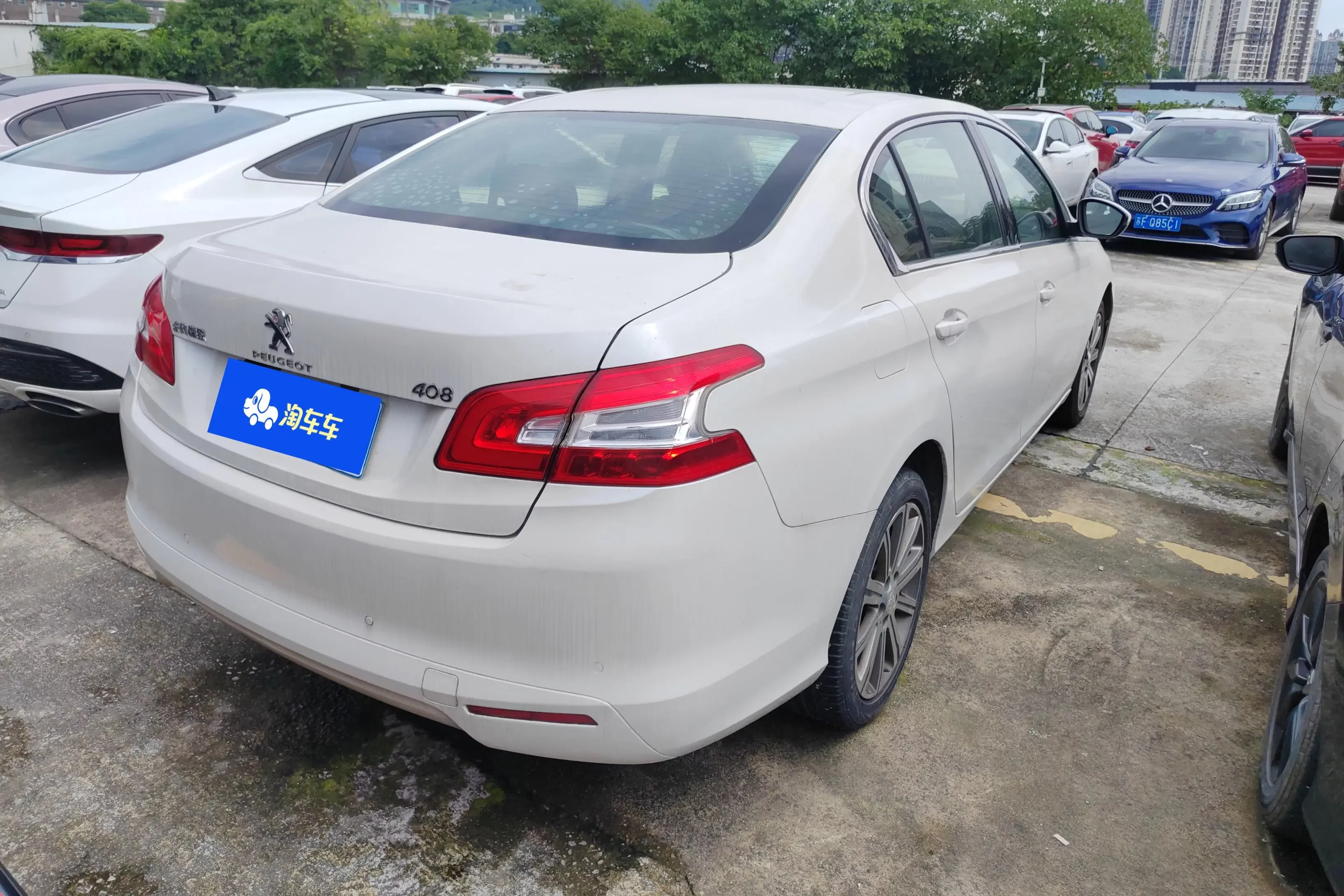Peugeot 408