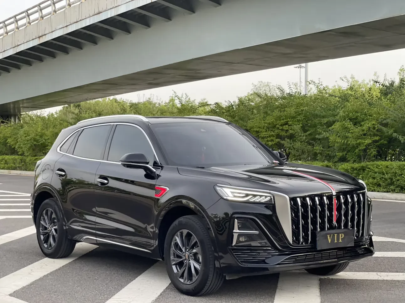 Hongqi HS5