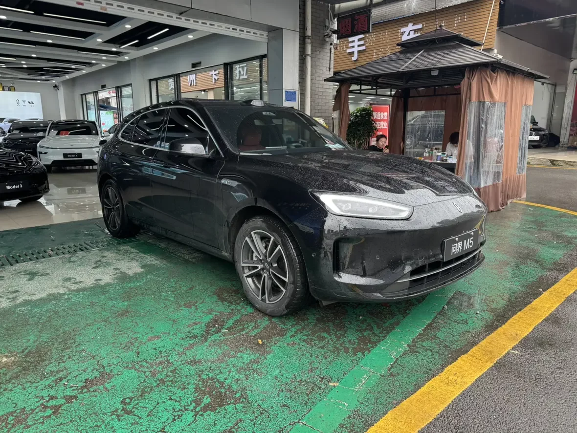 AITO M5