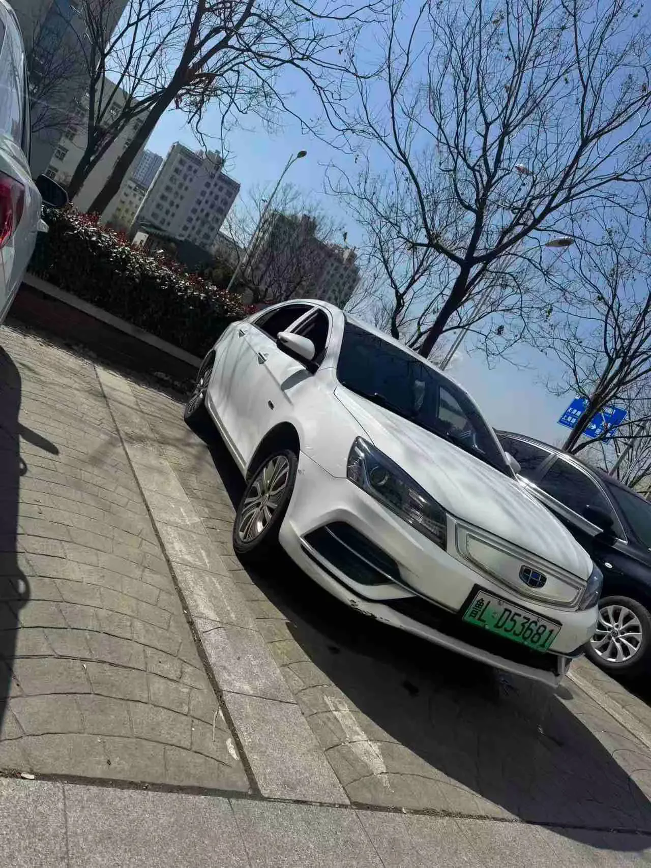 Geely Emgrand EV
