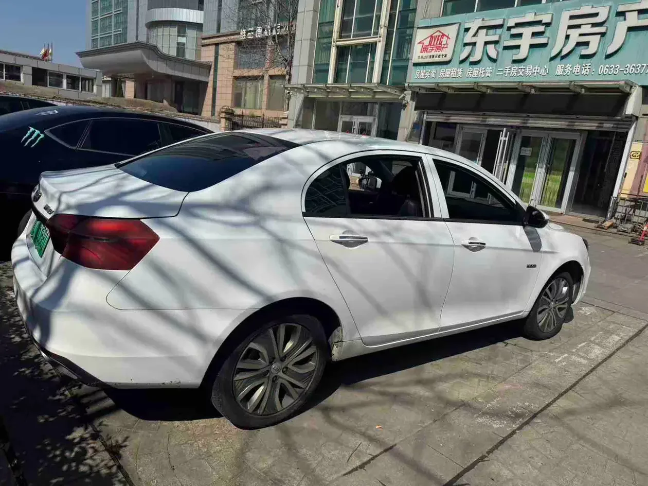 Geely Emgrand EV