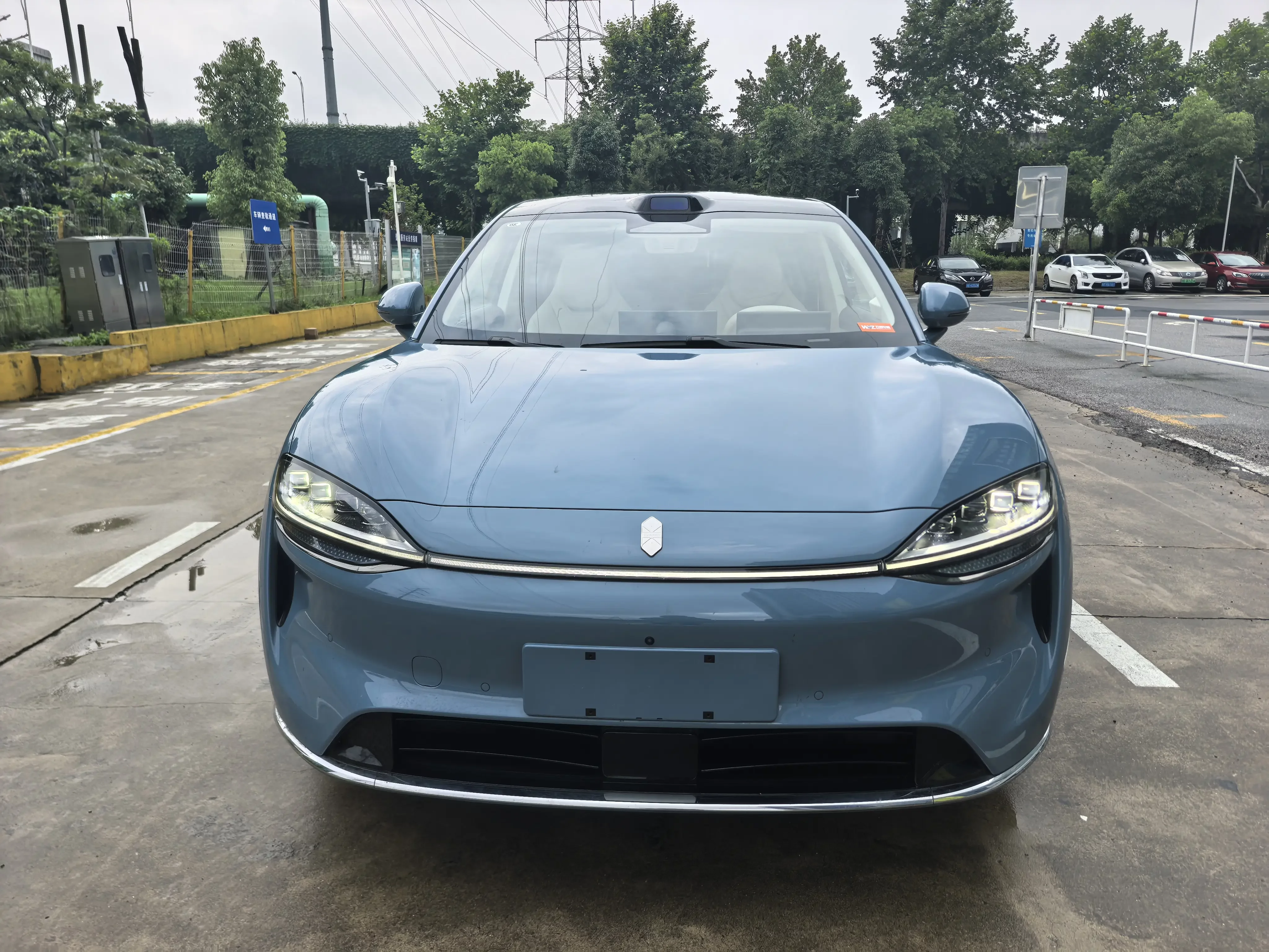 Luxeed Zhijie R7