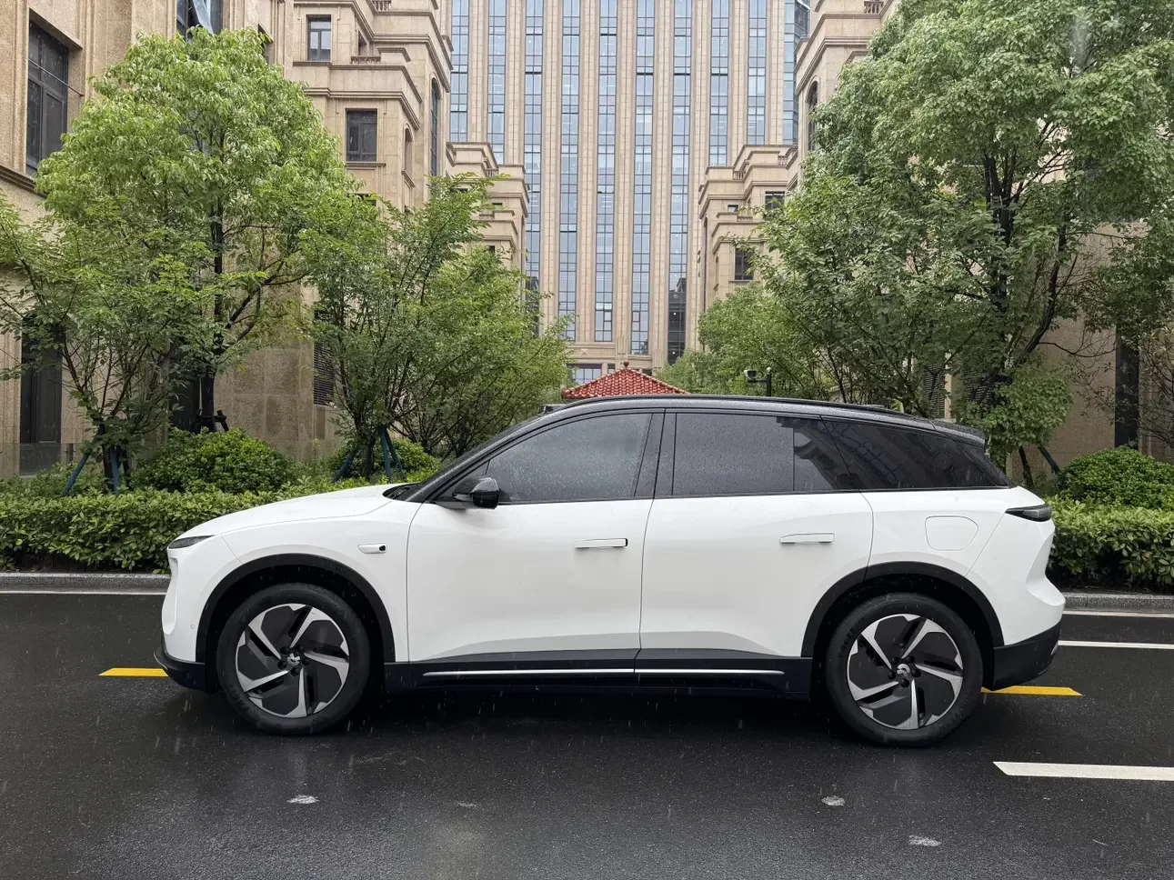 NIO ES6