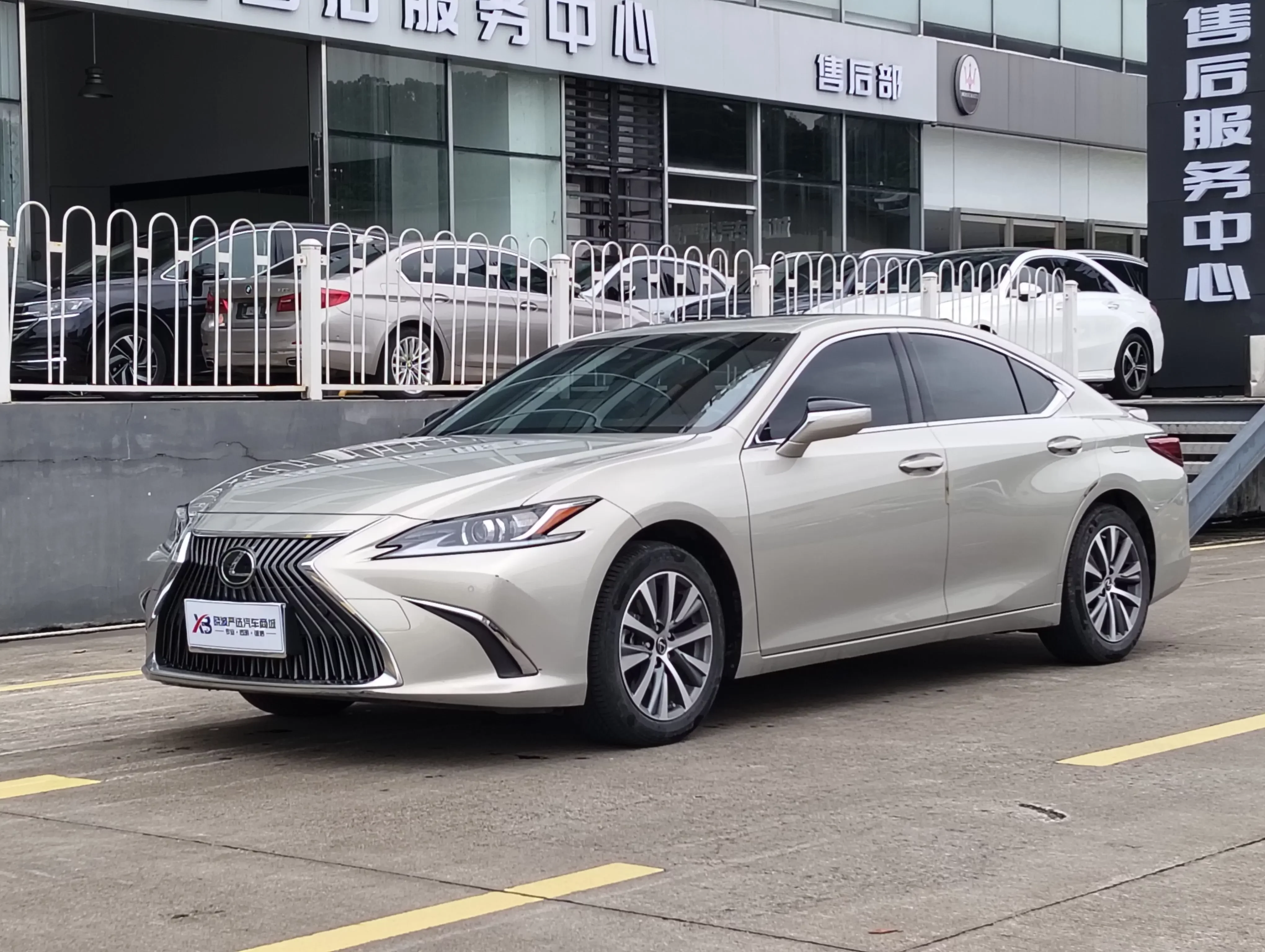 Lexus ES