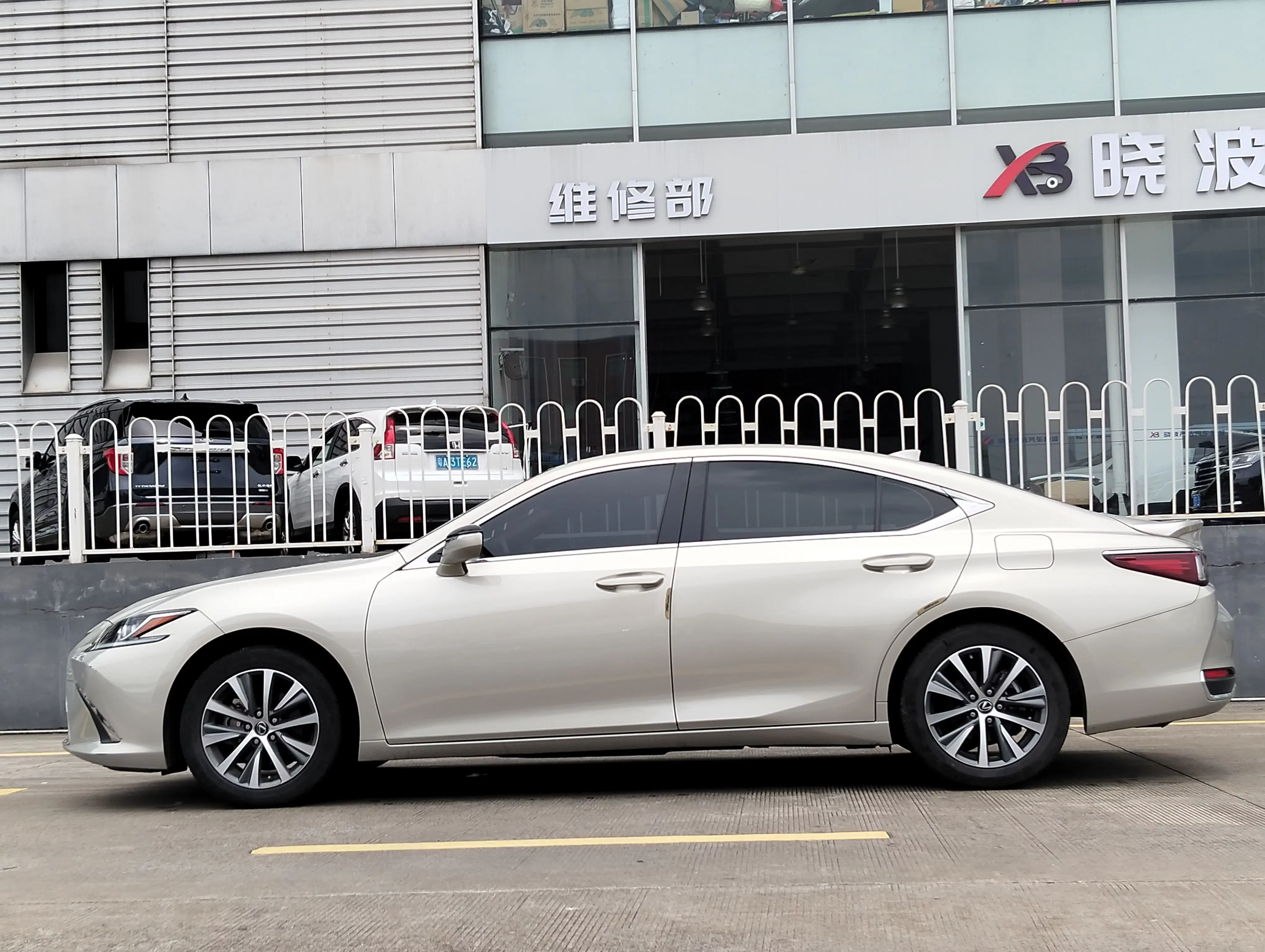 Lexus ES