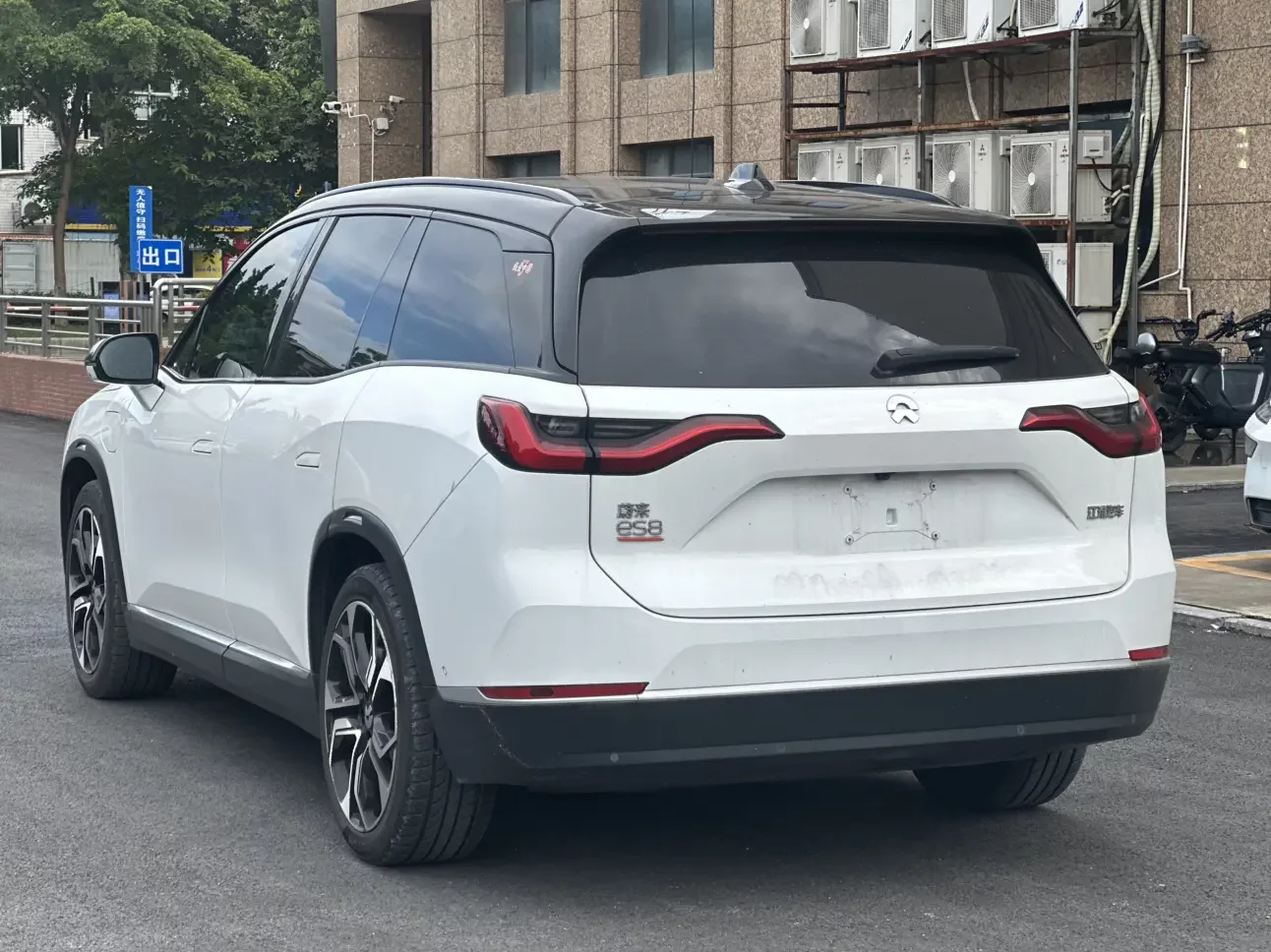 NIO ES8