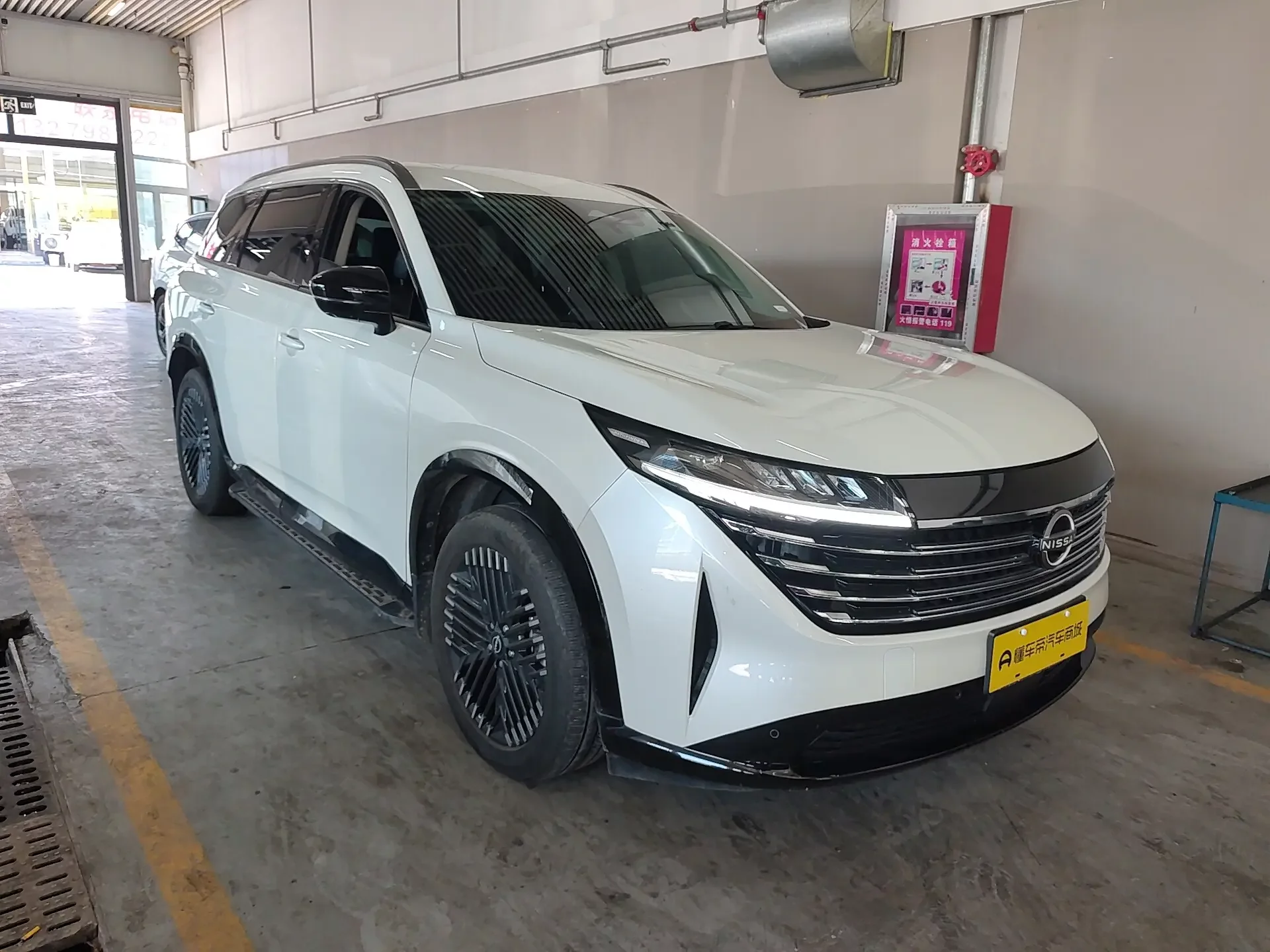 Nissan Explore the land