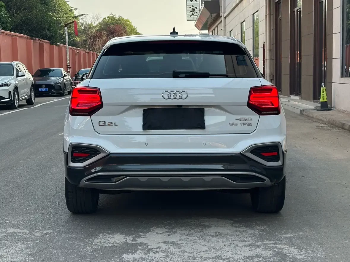 Audi Q2L