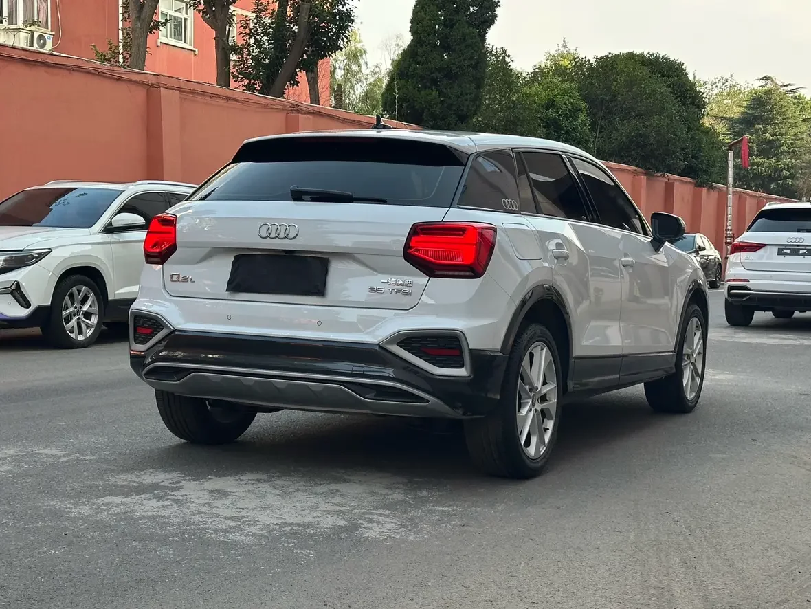 Audi Q2L