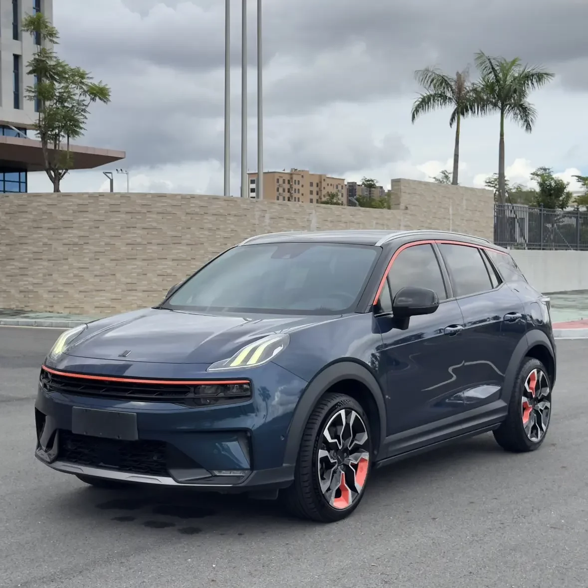Lynk & Co 06