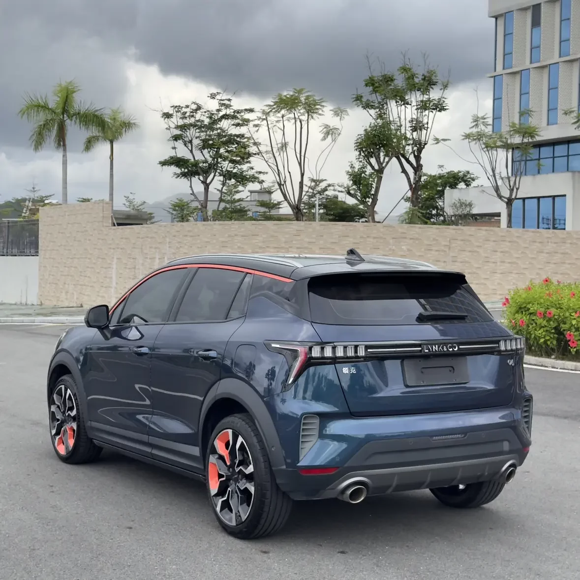 Lynk & Co 06