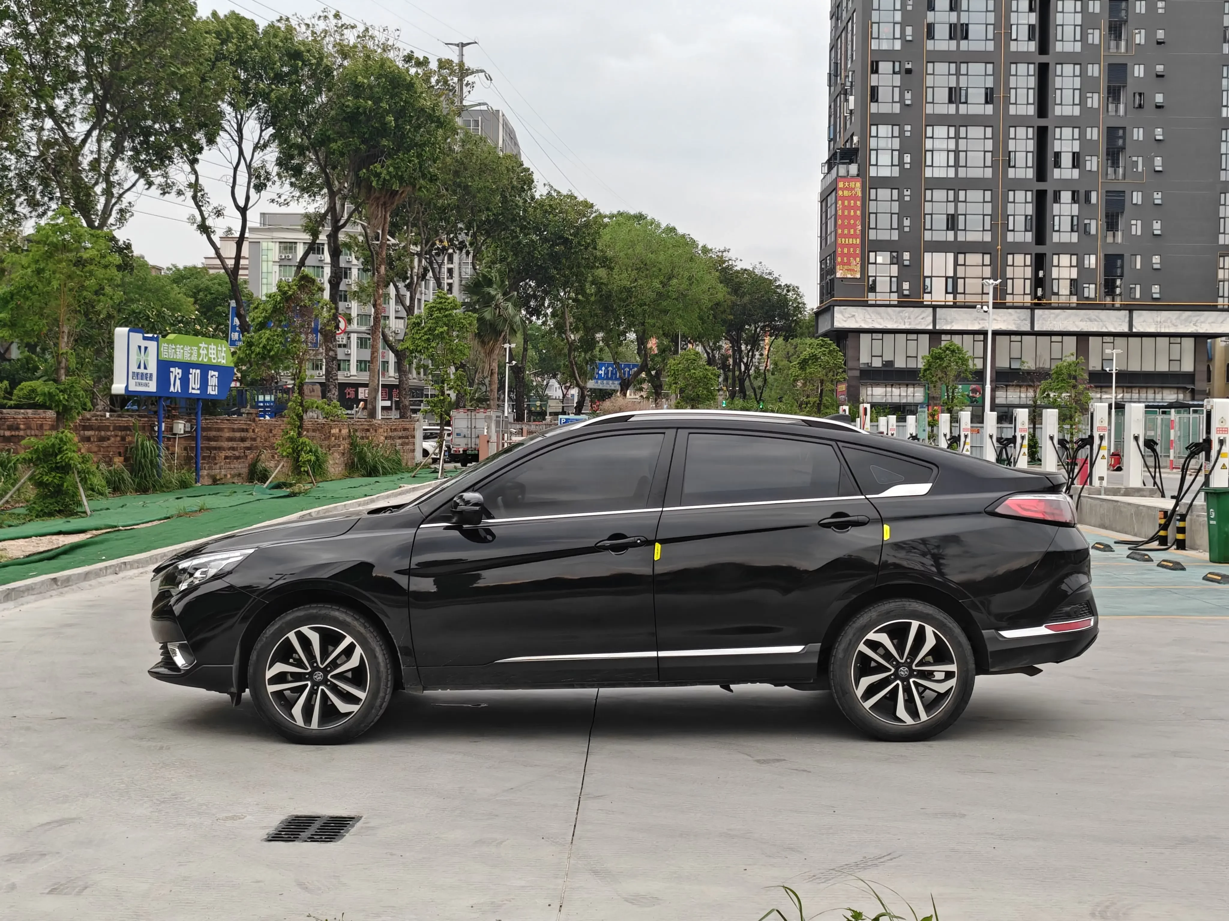 Kai Chen Venucia T90