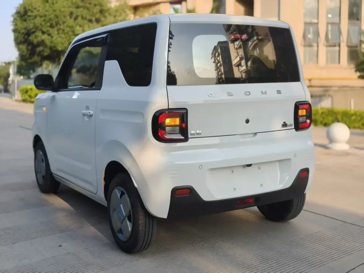 Geely panda