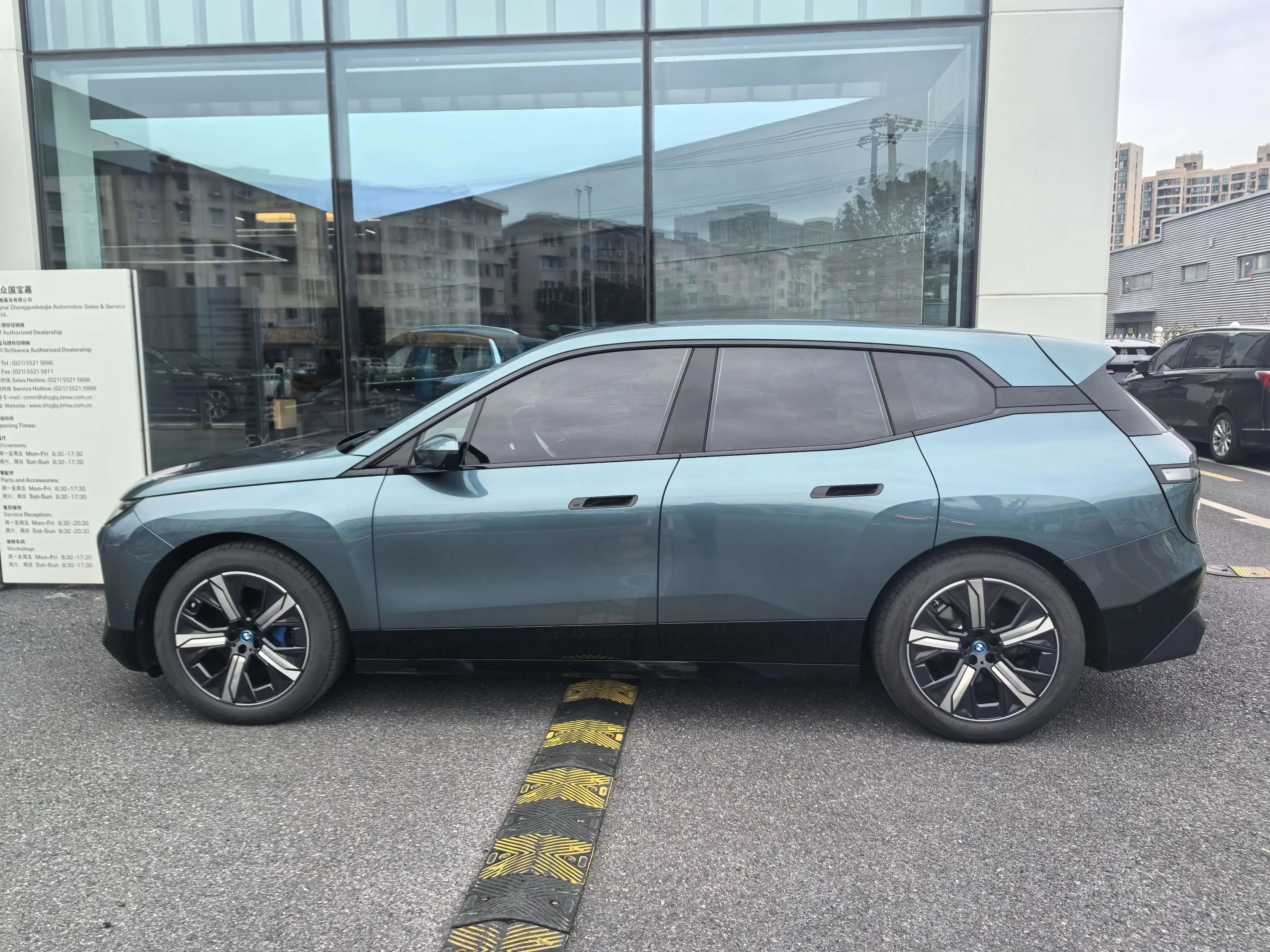 BMW iX