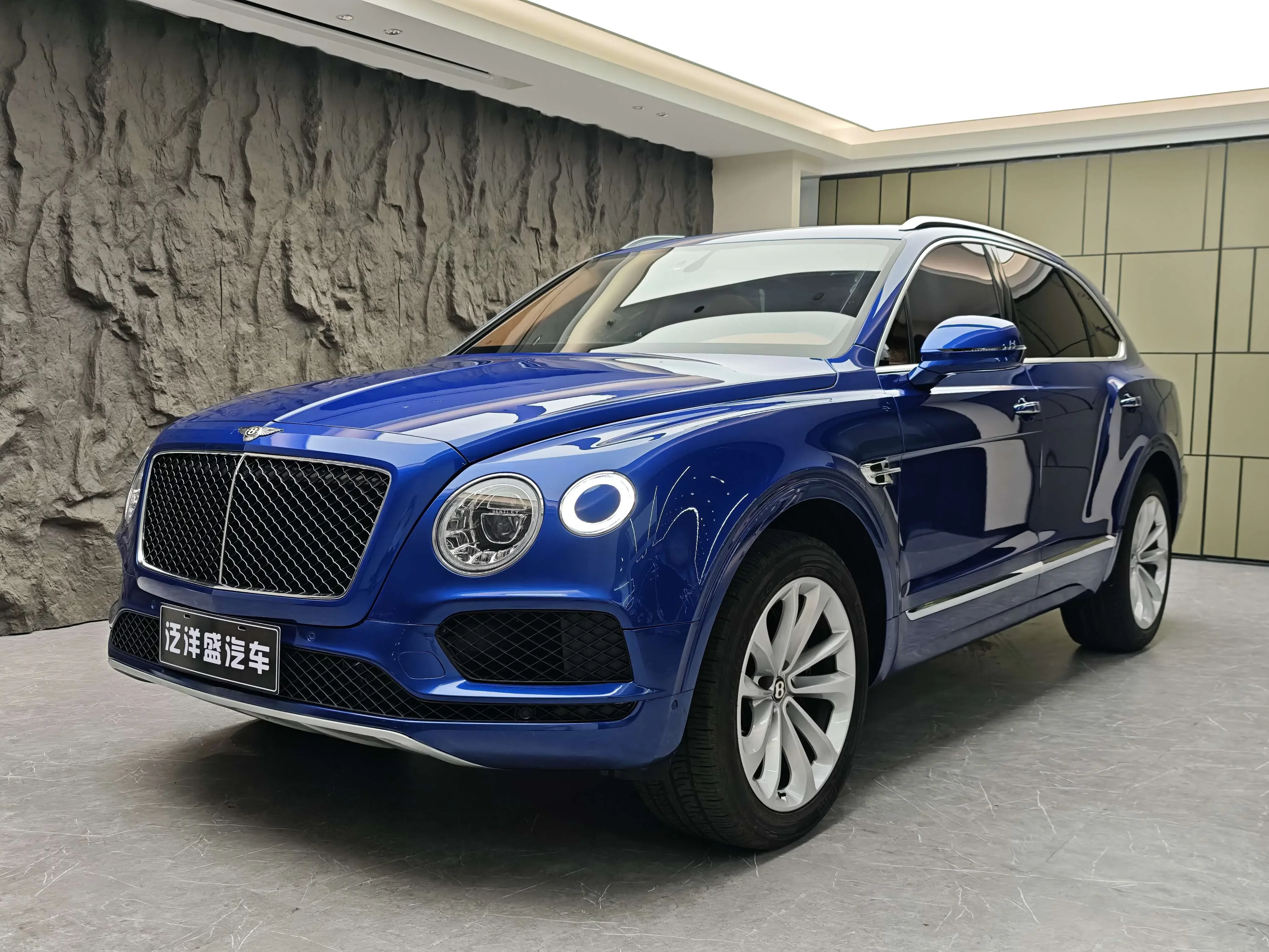 Bentley Bentayga  из Китая