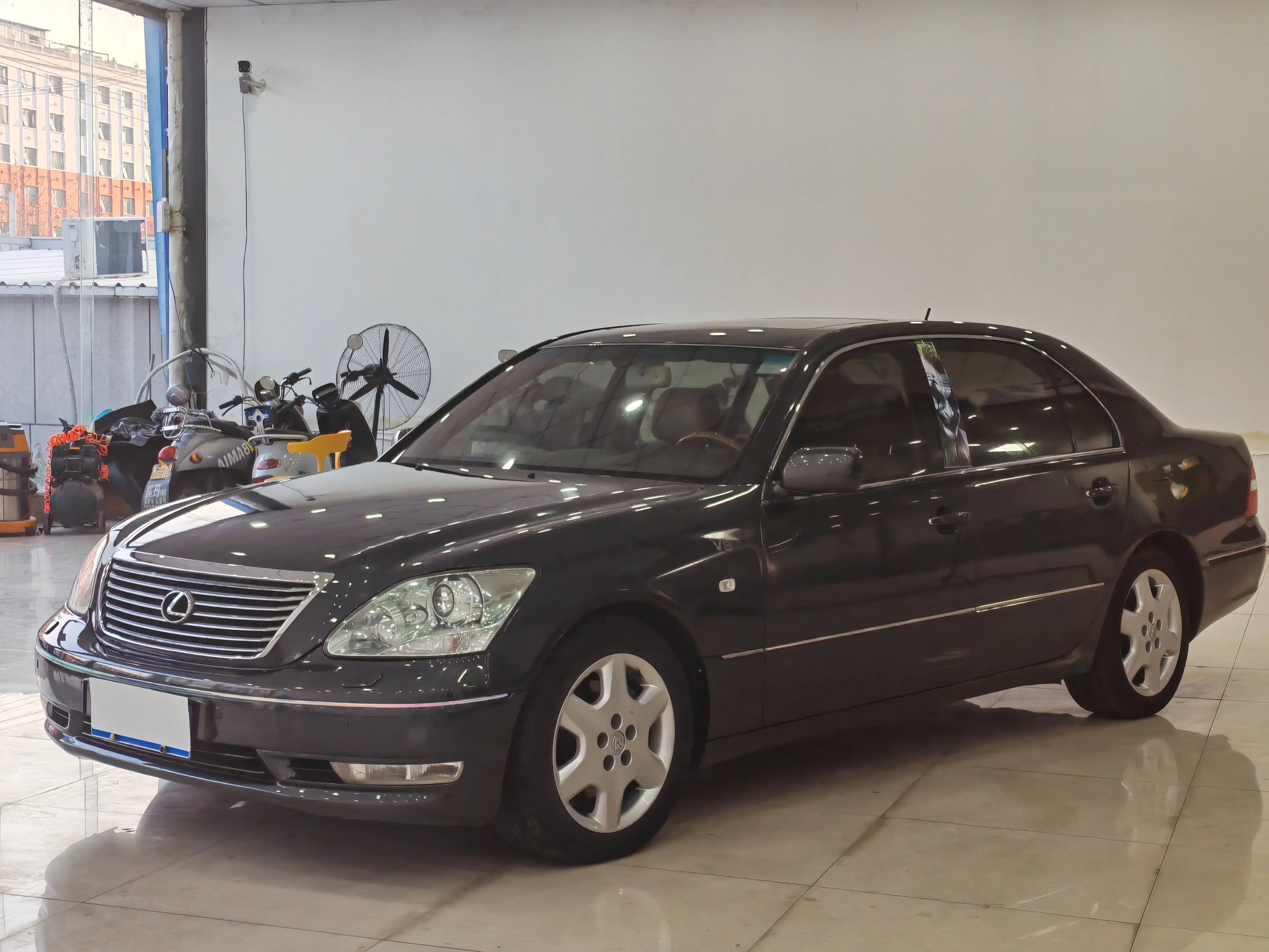 Lexus LS