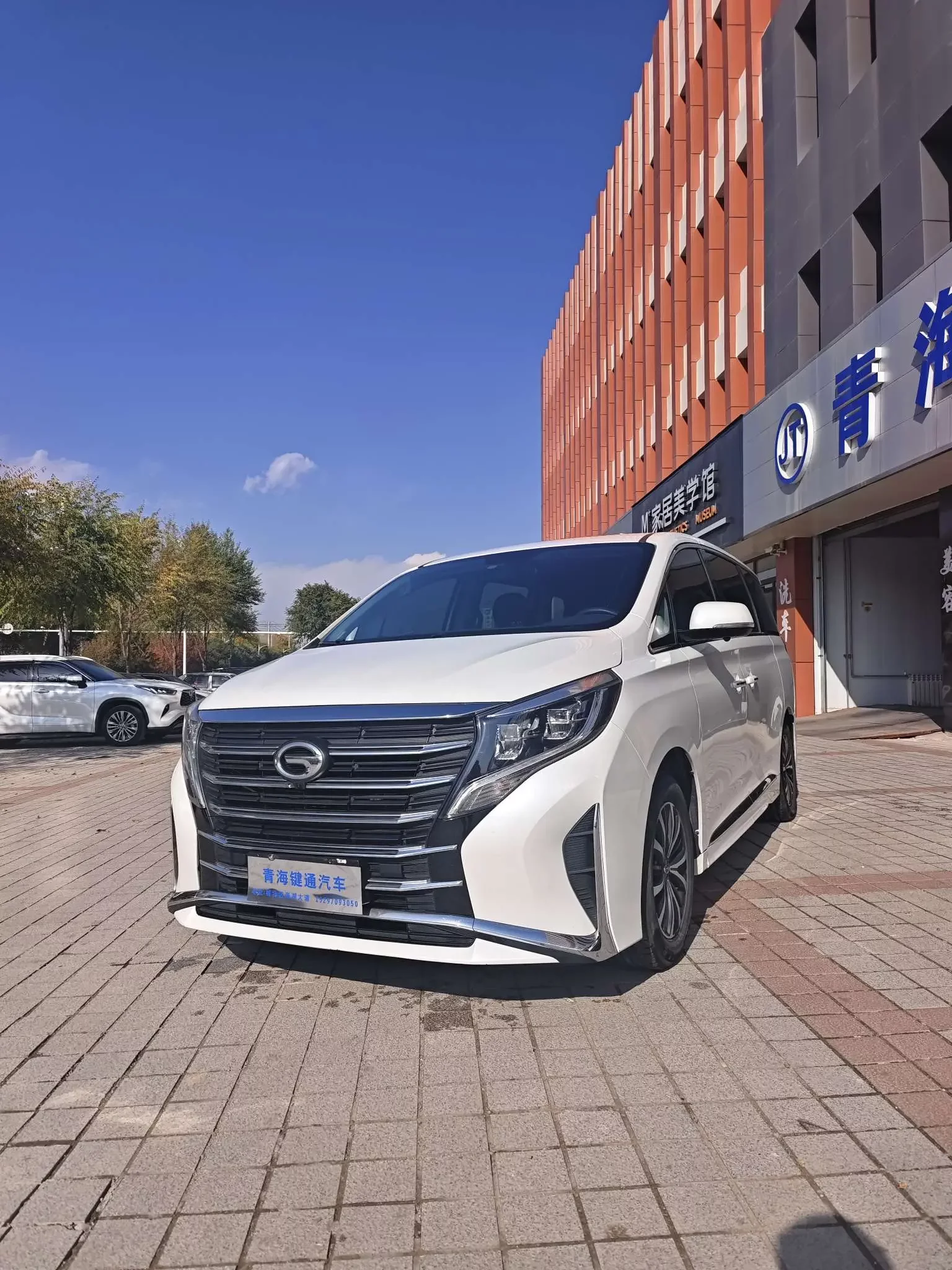 GAC Trumpchi M8  из Китая