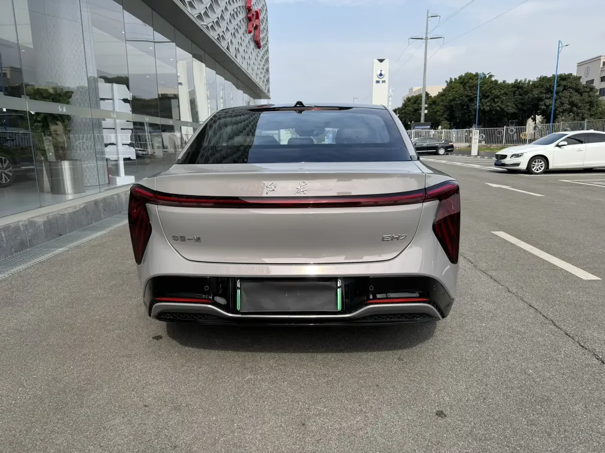 Hongqi EH7