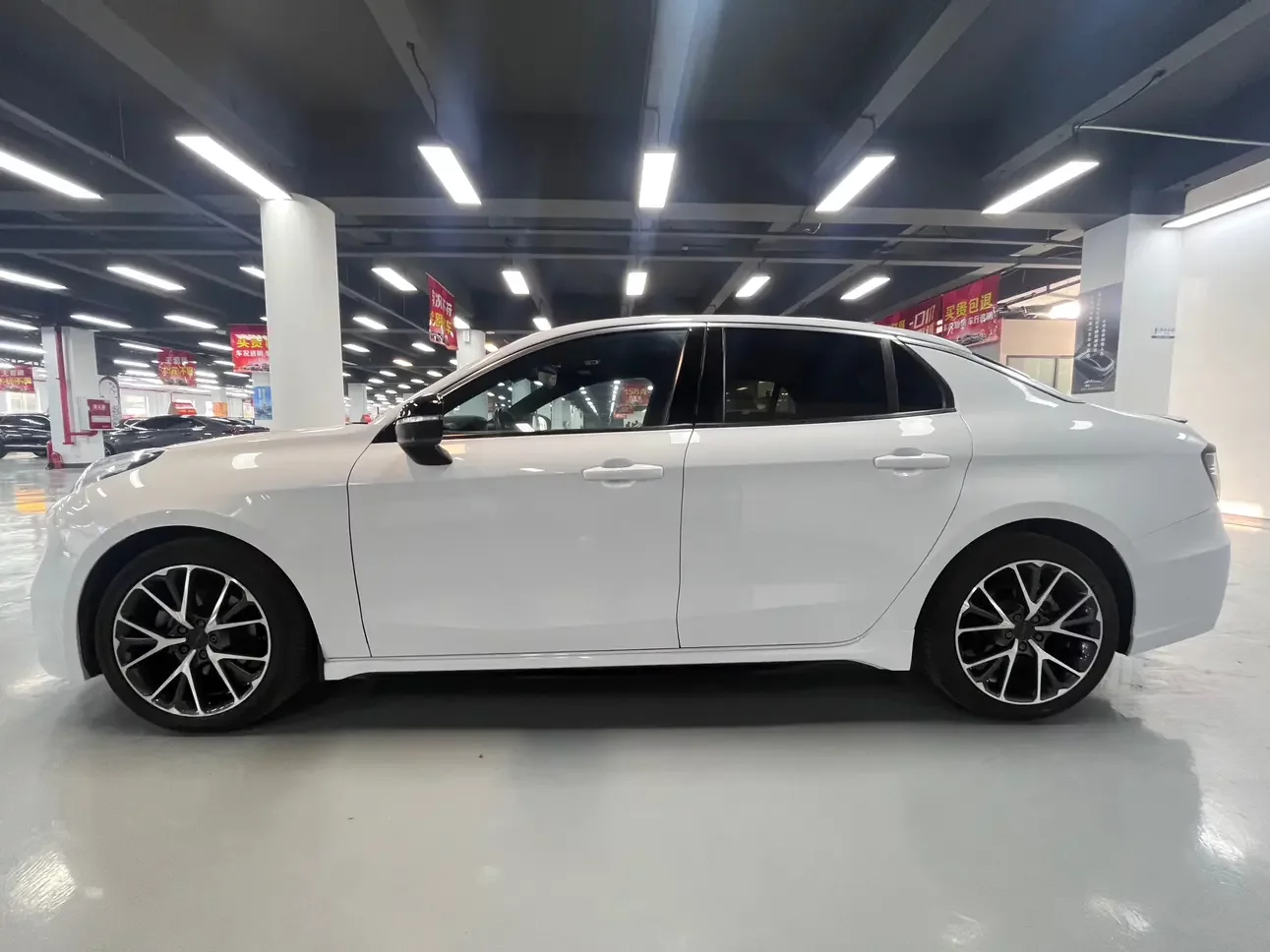 Lynk & Co 03