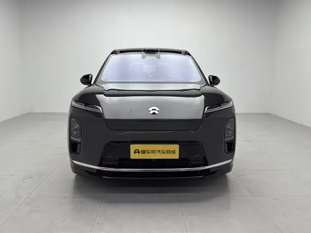 NIO ES8