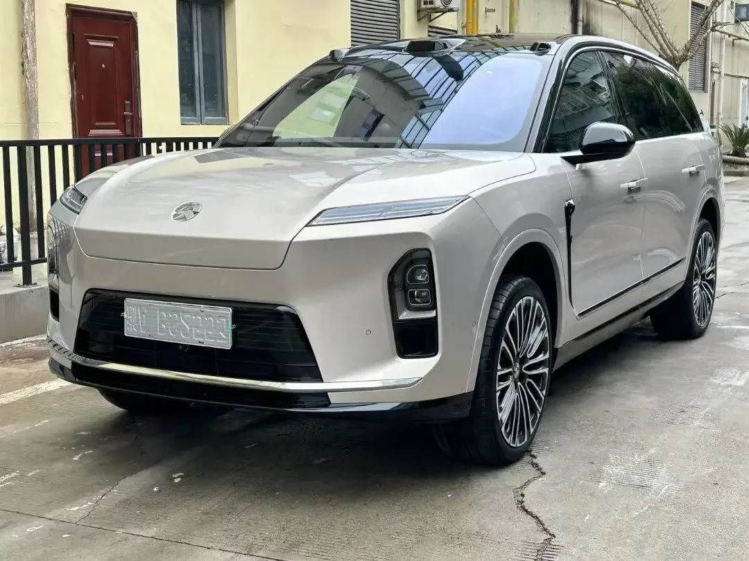 NIO ES8
