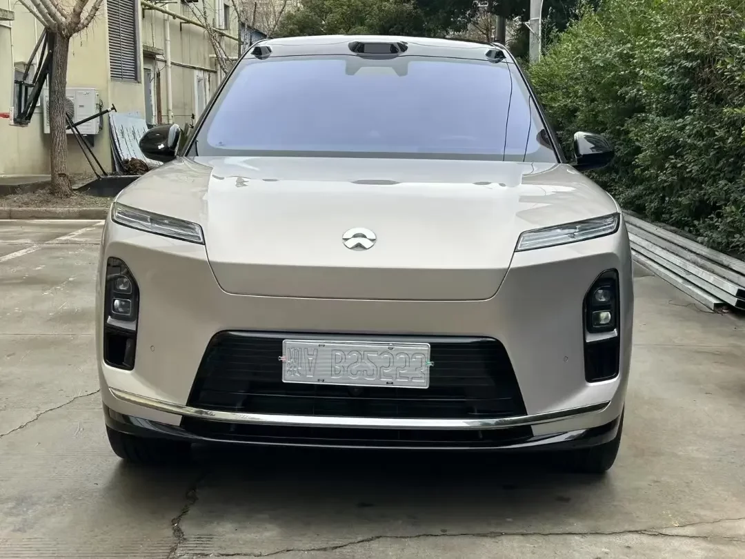 NIO ES8